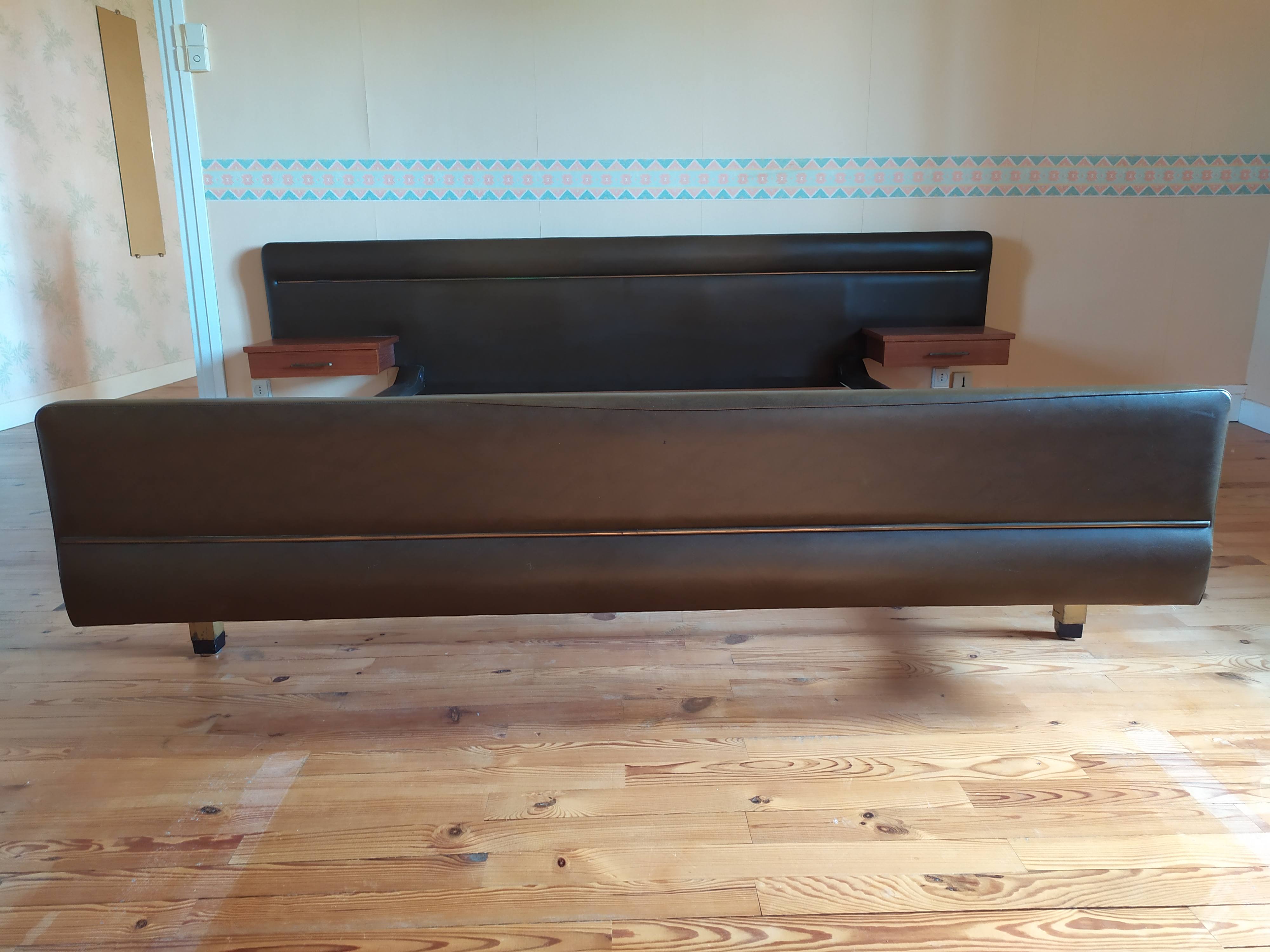 Vintage bed skaï