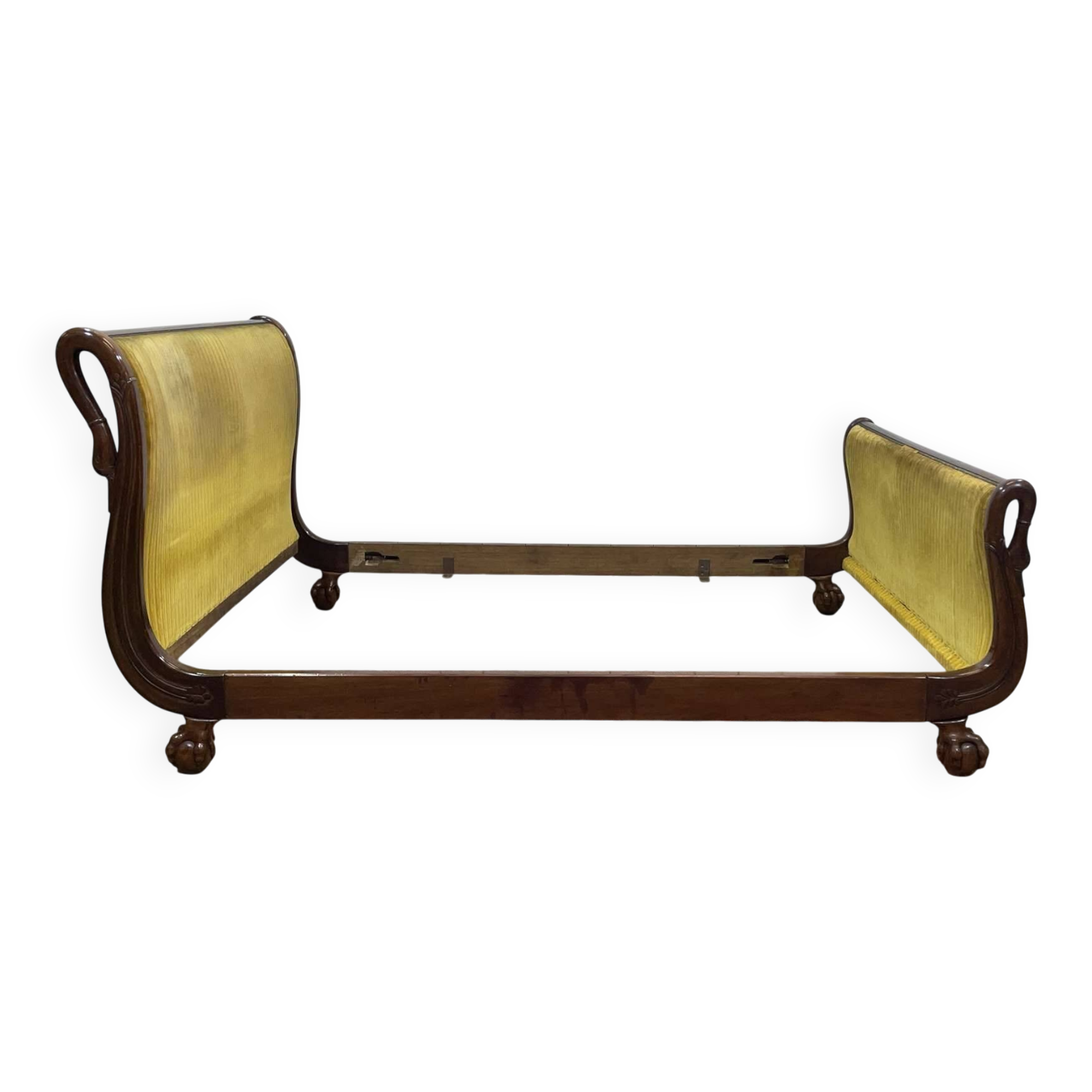 Lit Empire en acajou début XIXème à cols de cygnes et pieds griffes