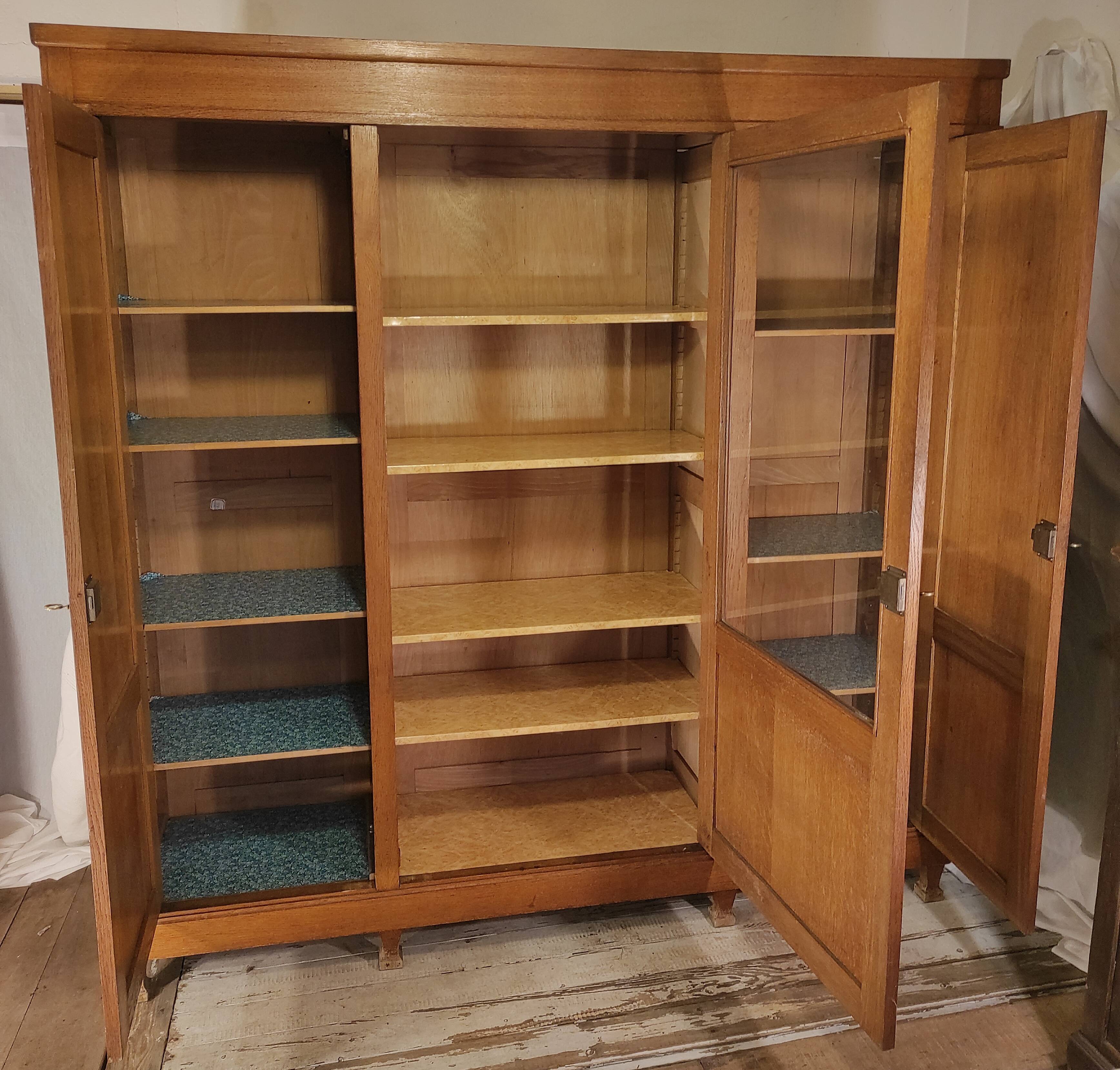 Trade library with showcase