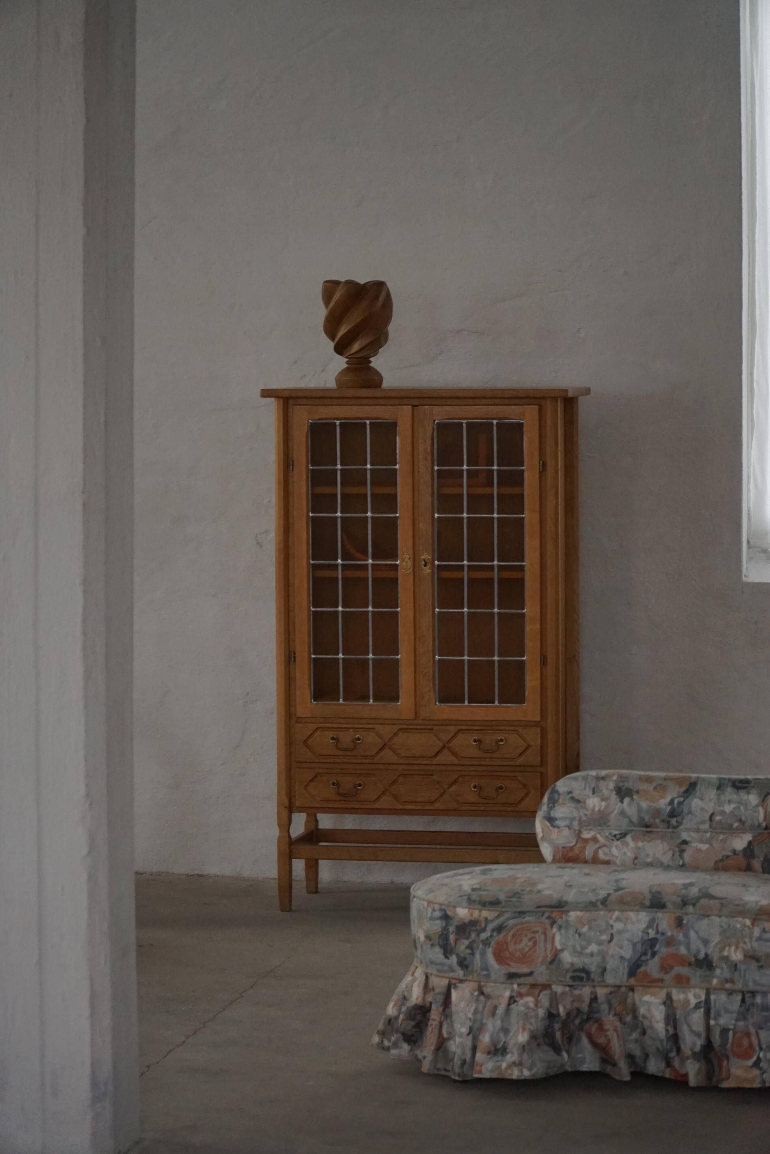 Danish oak display cabinet from the mid-century modern period with leaded glass, 1960s.