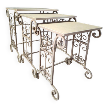 Tables gigognes en fer patine
