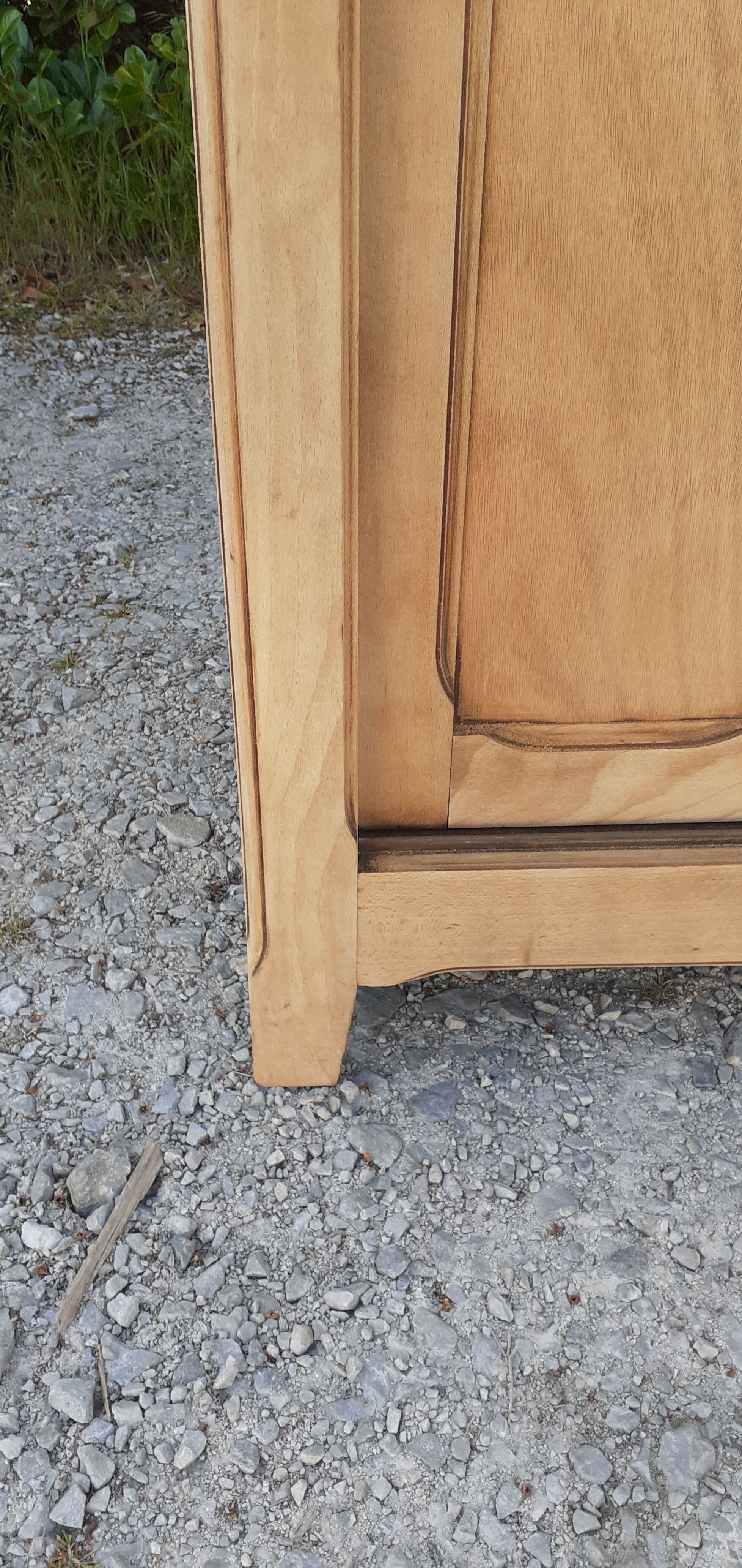 Parisian cabinet with 2 sliding doors 1 shelf solid beech