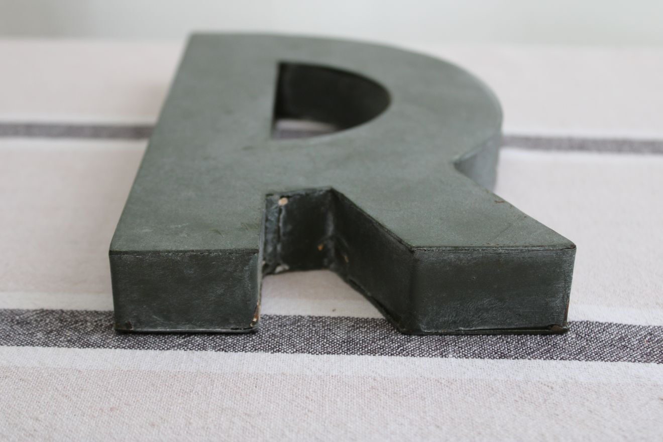 Set of 2 letters of sign