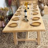 Solid oak farmhouse table with 2 central extensions