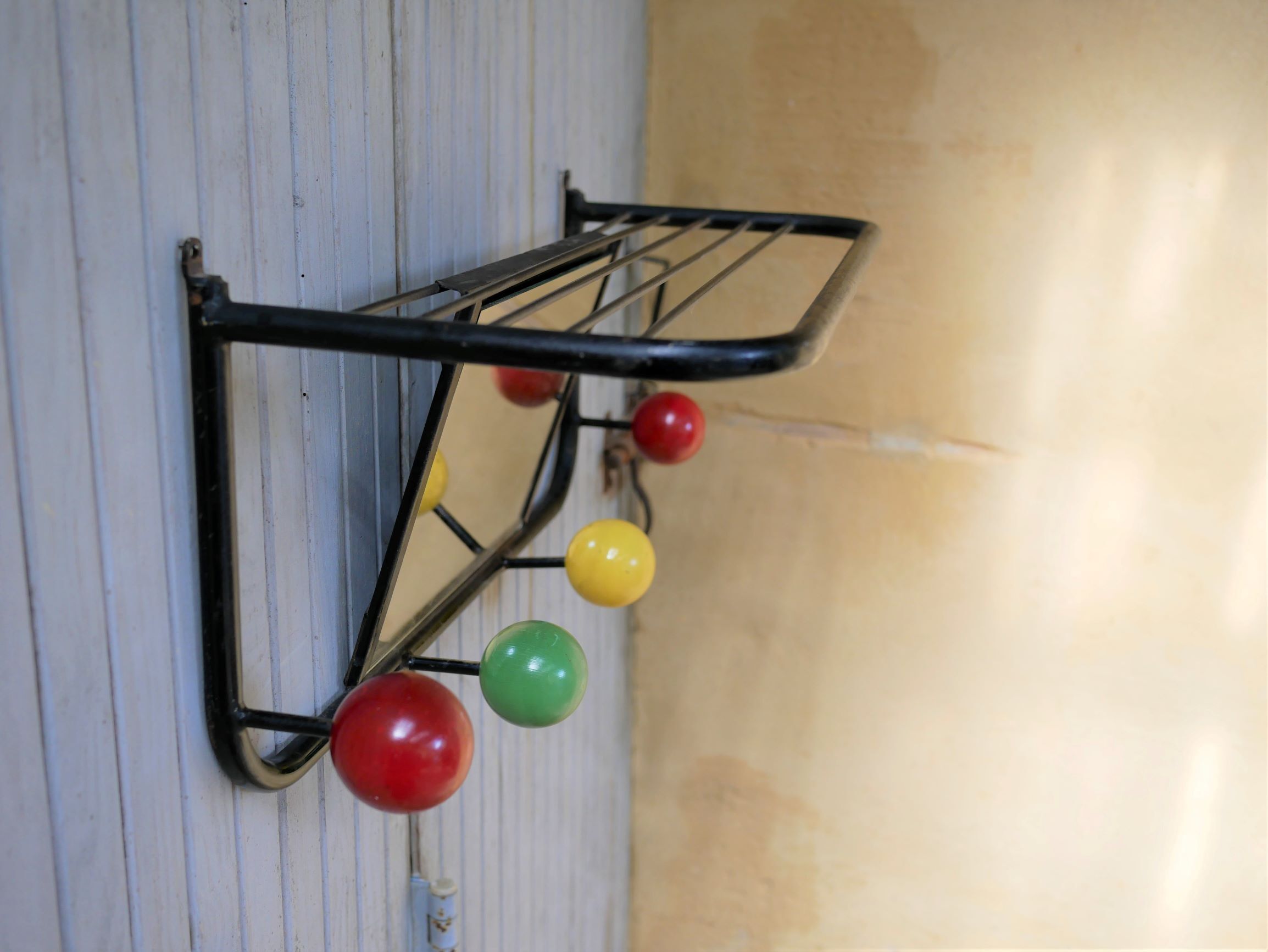 Vintage wall coat holder with 4 coloured balls, mirror and shelf