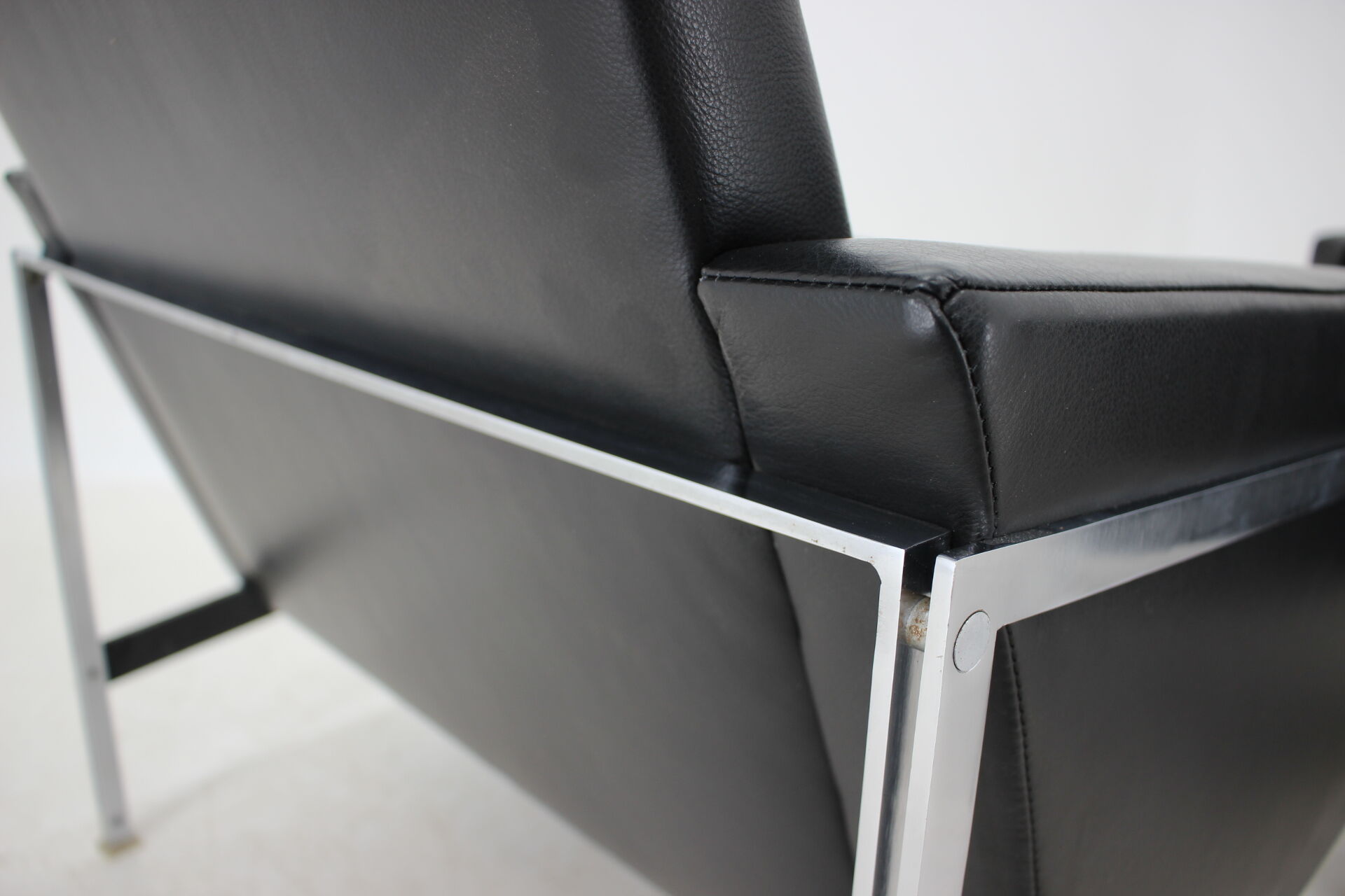 1960s Pair of Steel and Leather Armchairs by Lübke, Germany