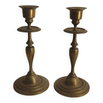 2 antique candlesticks in brass or bronze