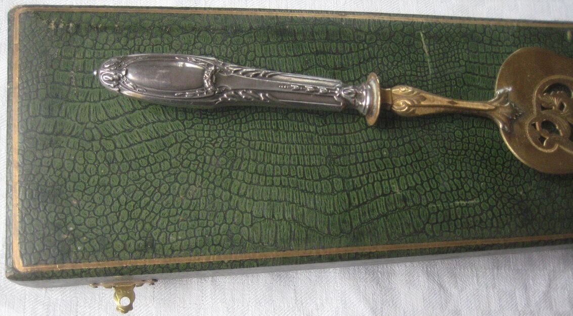 Anciènne pelle a tarte, kind, silver and vermeil 19th