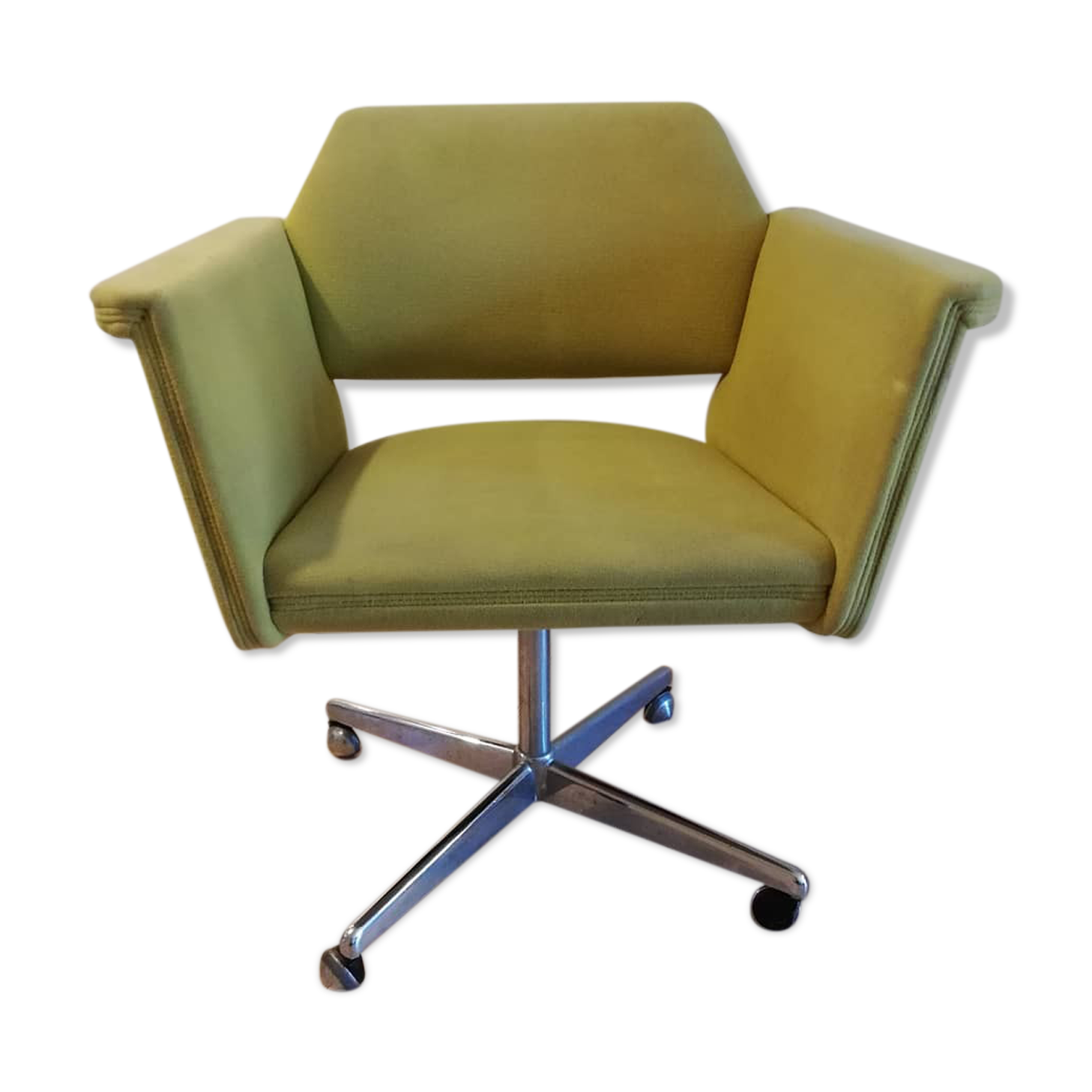 Joseph André Motte's swivel Prism chair for Steiner