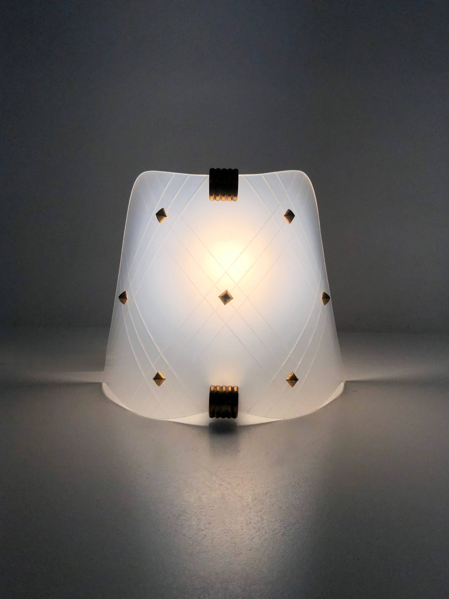 Pair of vintage wall lamps in Plexiglas and Rockabilly brass. Year 50