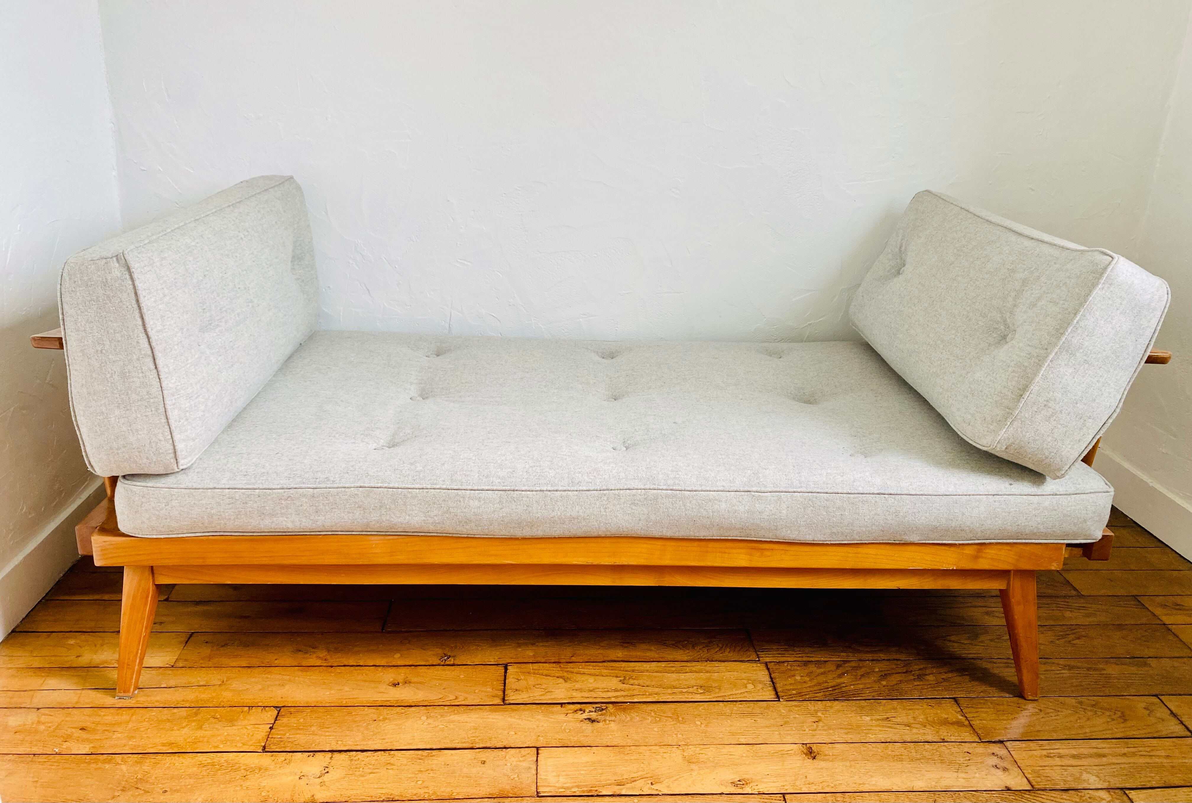 Vintage sofa day bed