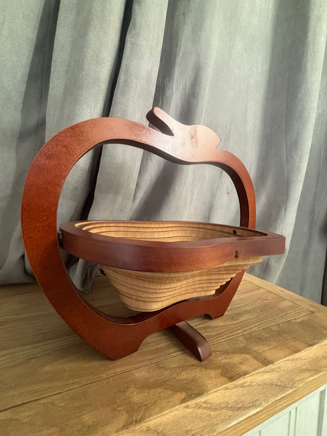 Vintage apple design fruit basket