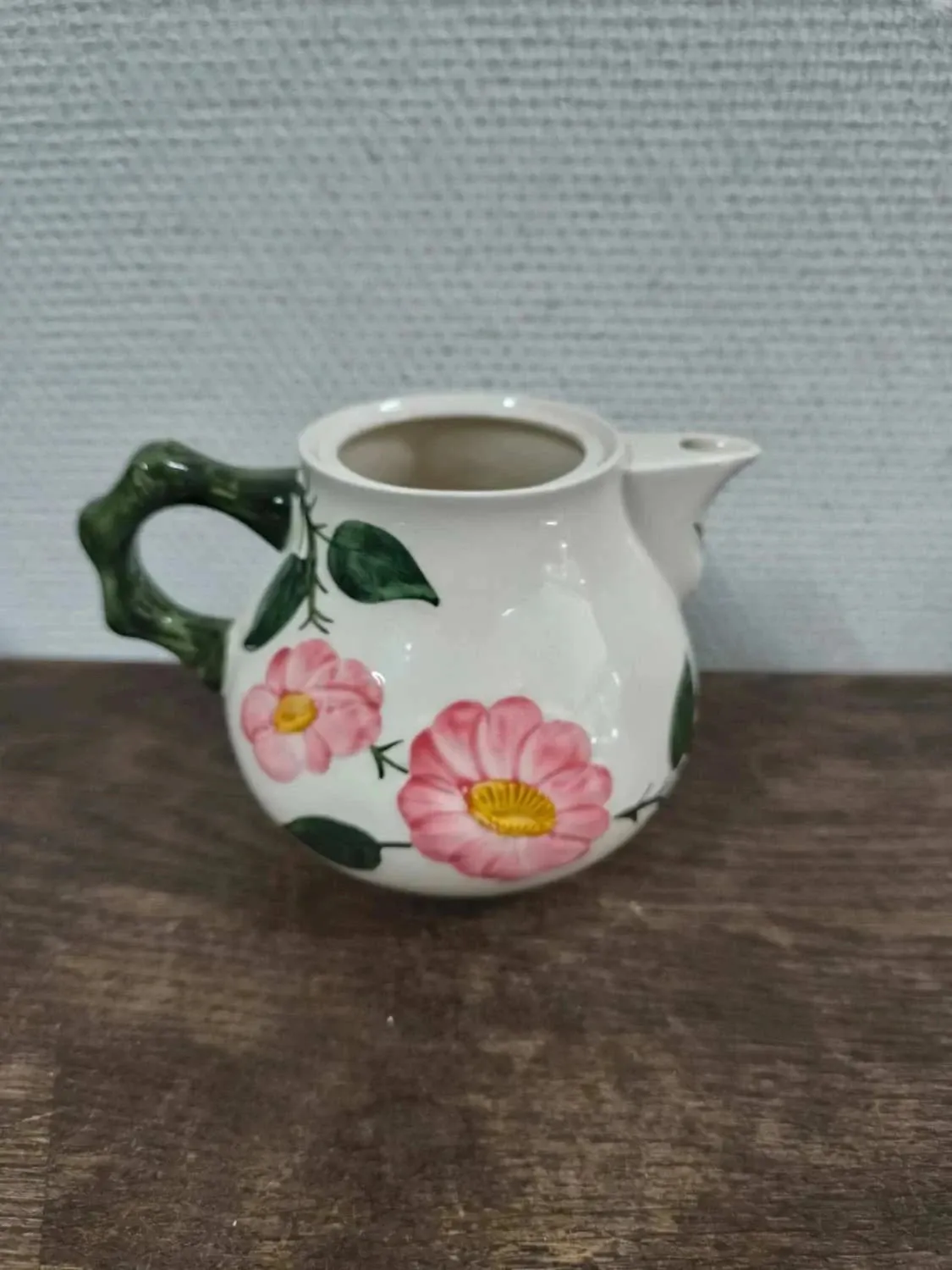 Villeroy and Boch Wild Rose teapot and coffee pot (V1)