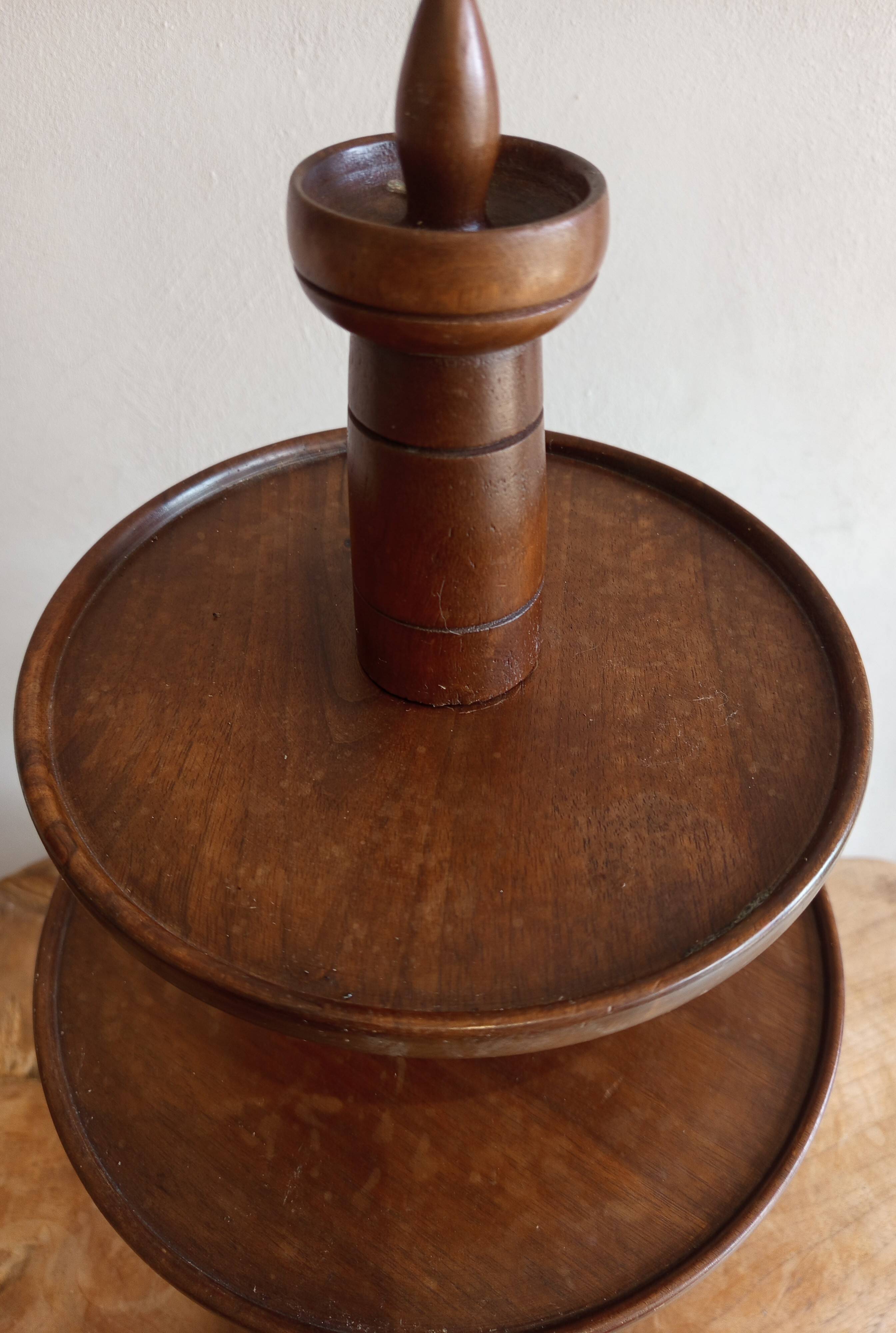 Serviteur de table présentoir en noyer 2 plateaux