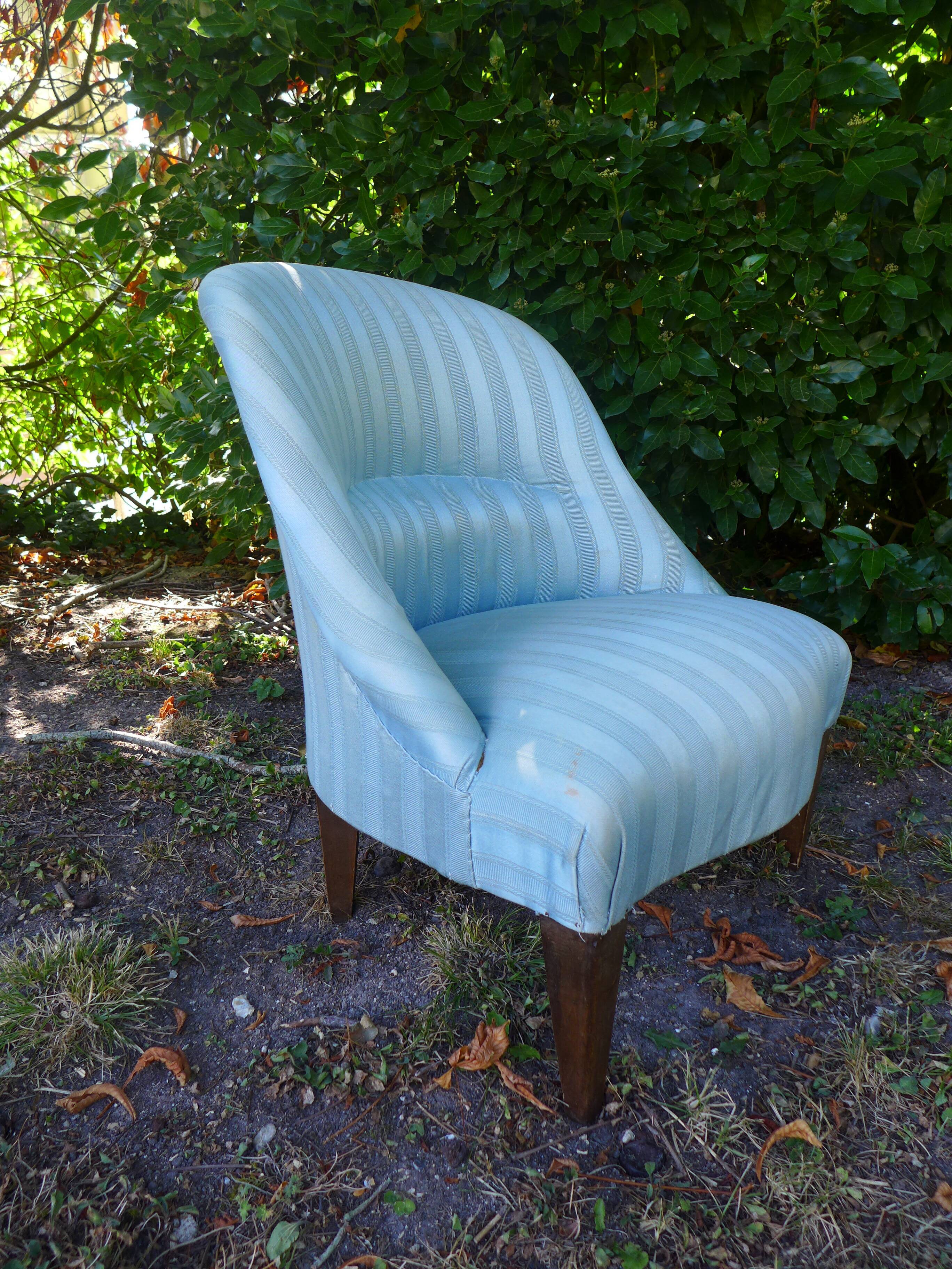 Blue toad chair