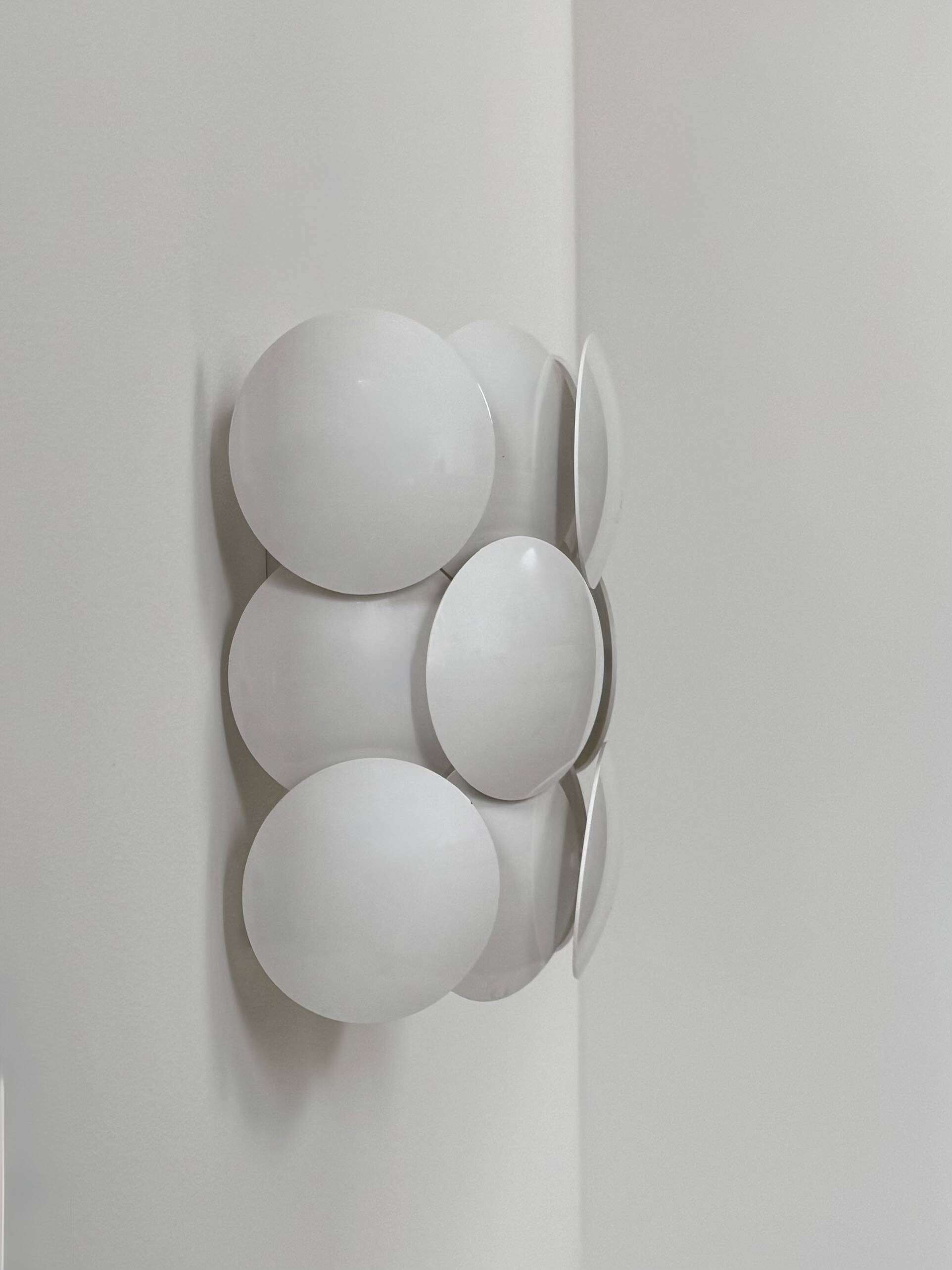 Vintage wall light, ABS and white lacquered metal, France, 1980.