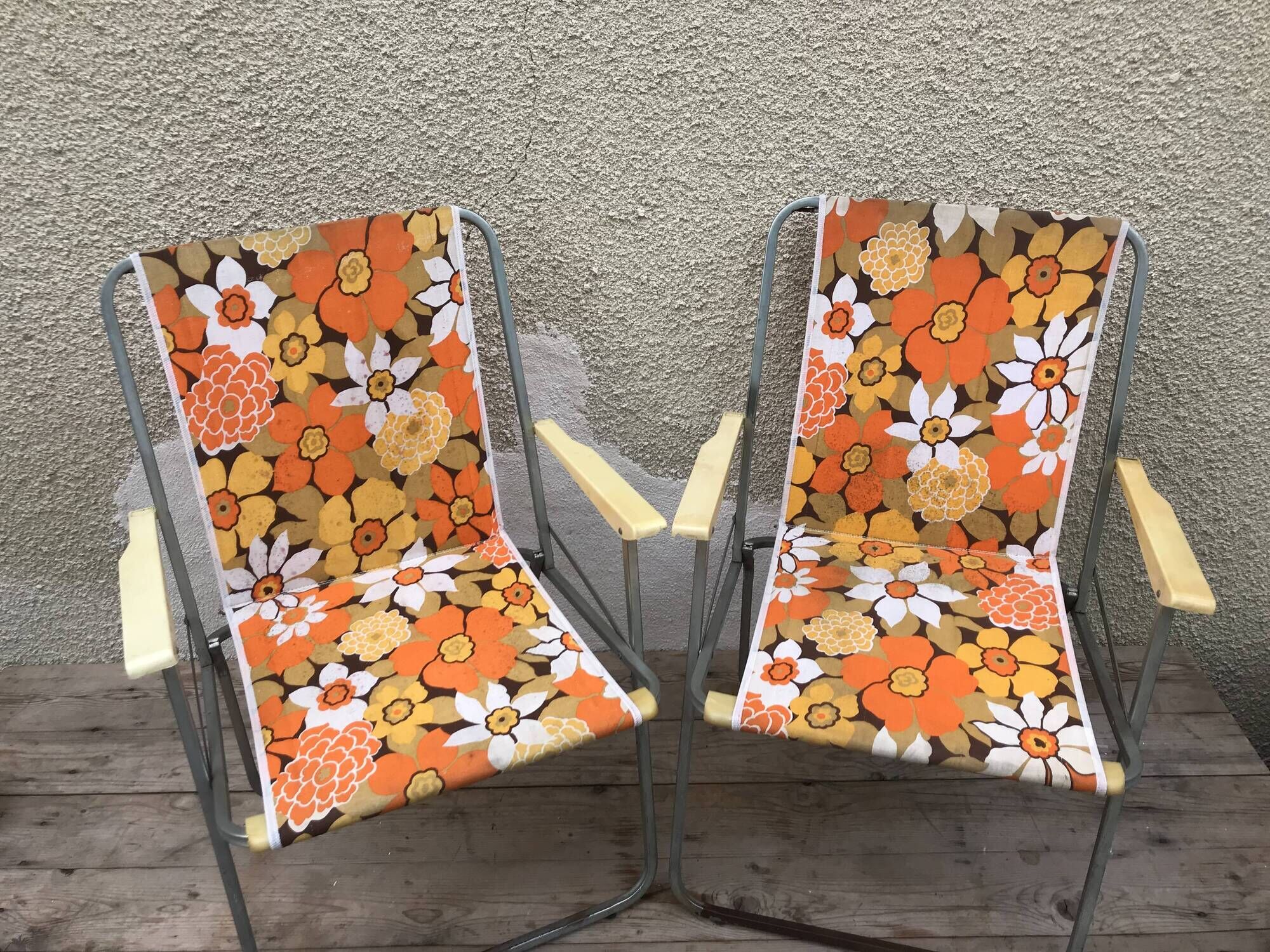 Pair of folding metal lerolin chairs in 70's fabric