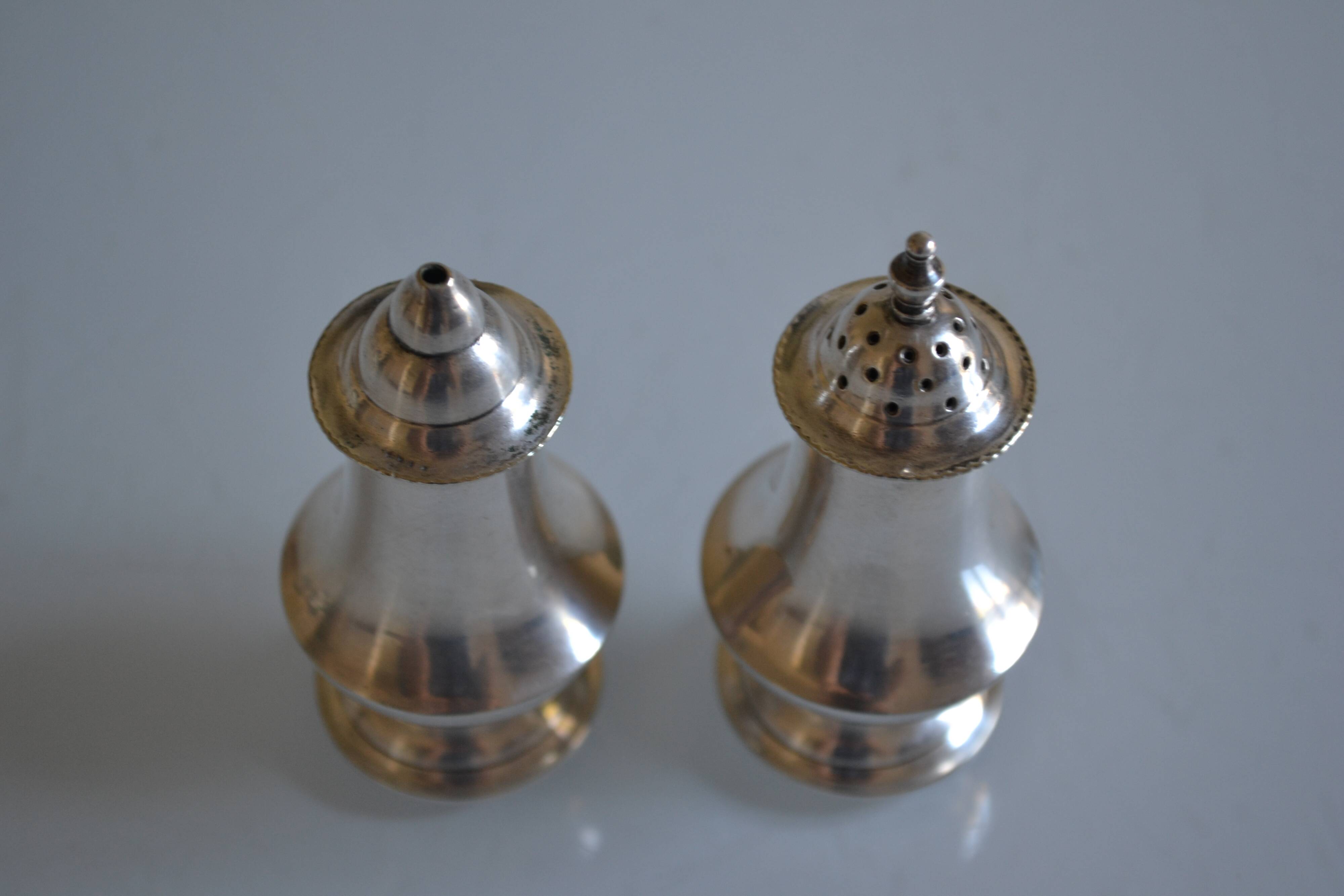Salt and pepper shaker set, silver-plated metal, Mappin & Webb's Prince's Plate.