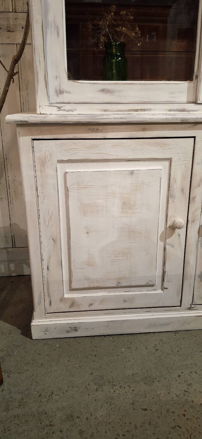 Buffet with 2 glass doors