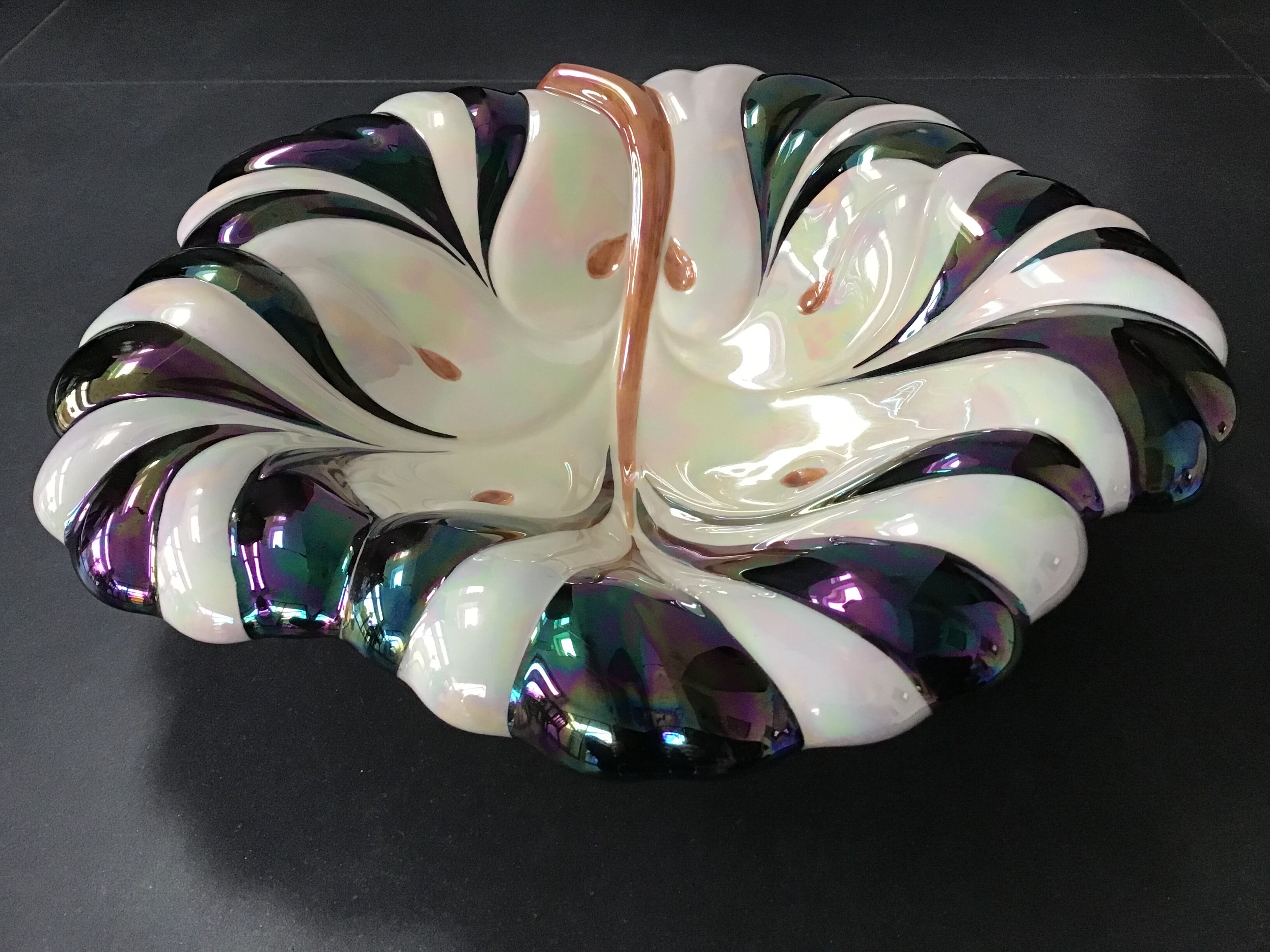 Verceram iridescent ceramic leaf cutter