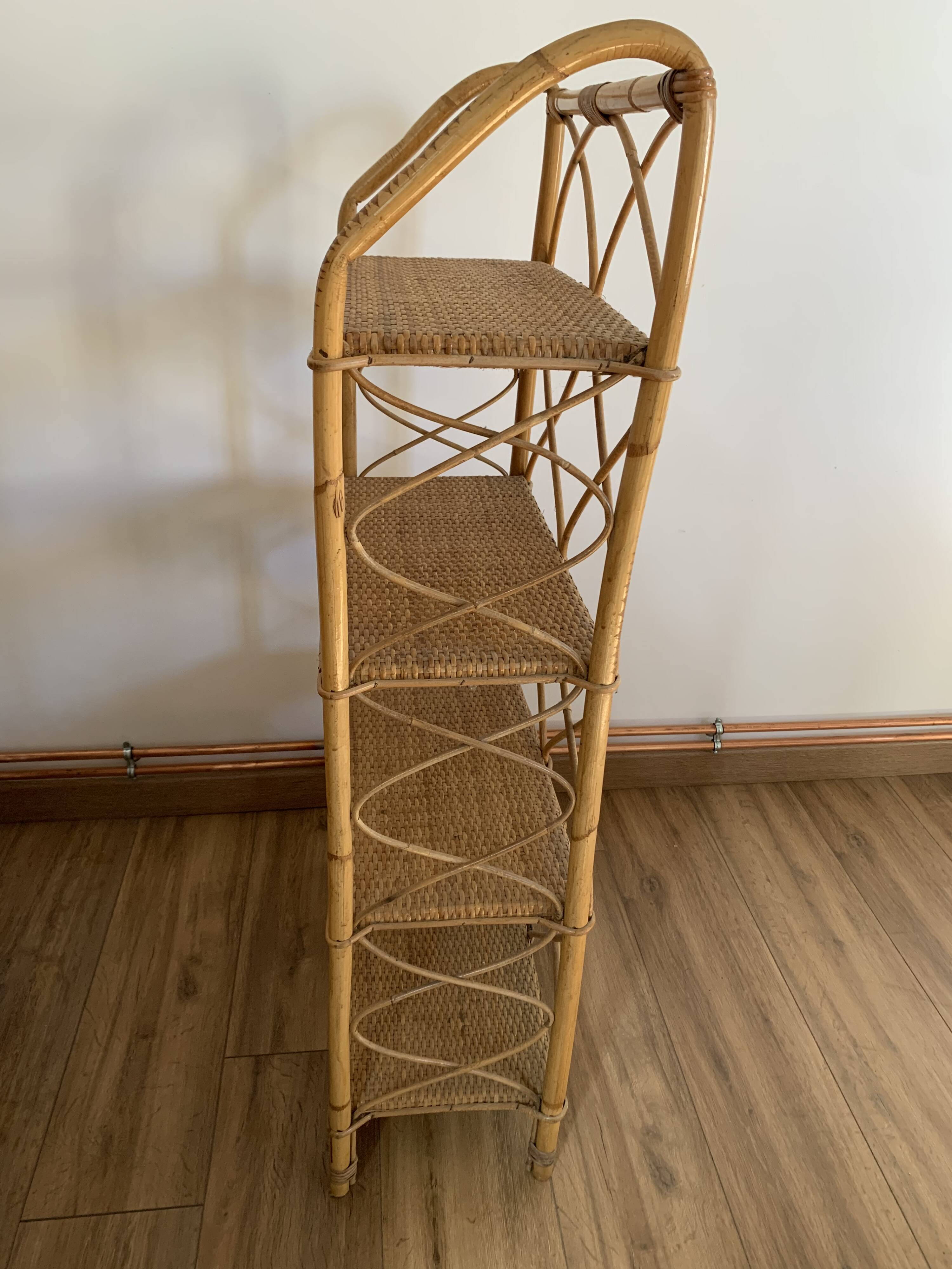 Etagère en rotin