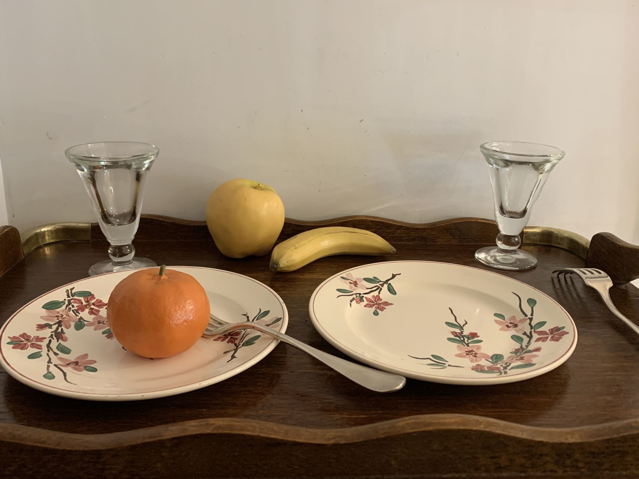 Plateau de service ancien en bois et laiton 61 x 38 cm