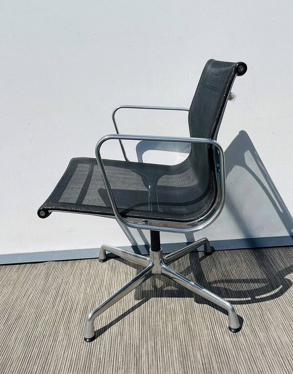 Paire de chaises Ch. Eames Alu Group résille Vitra Vintage