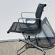 Paire de chaises Ch. Eames Alu Group résille Vitra Vintage
