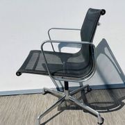 Pair of Ch. Eames Alu Group mesh chairs Vitra Vintage