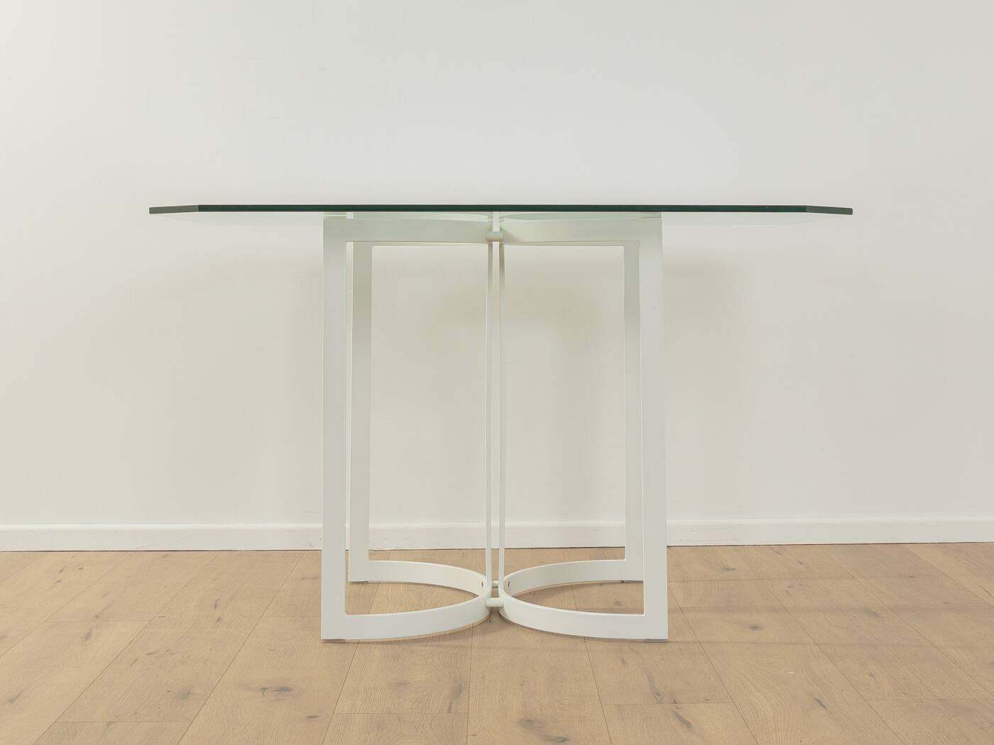 Table à manger postmoderne par Allmilmö