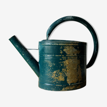 Watering can in painted zinc & patinated vintage