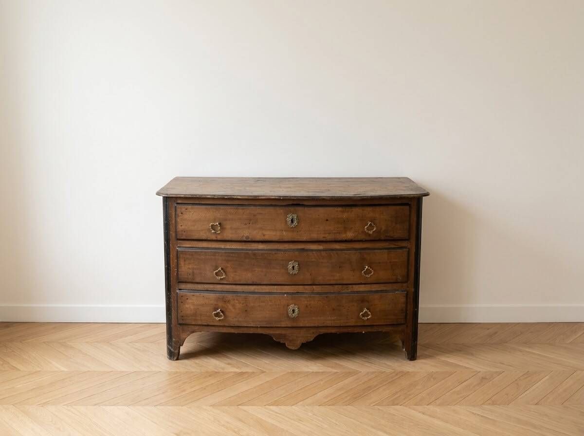 Commode Louis XIV en noyer ancien