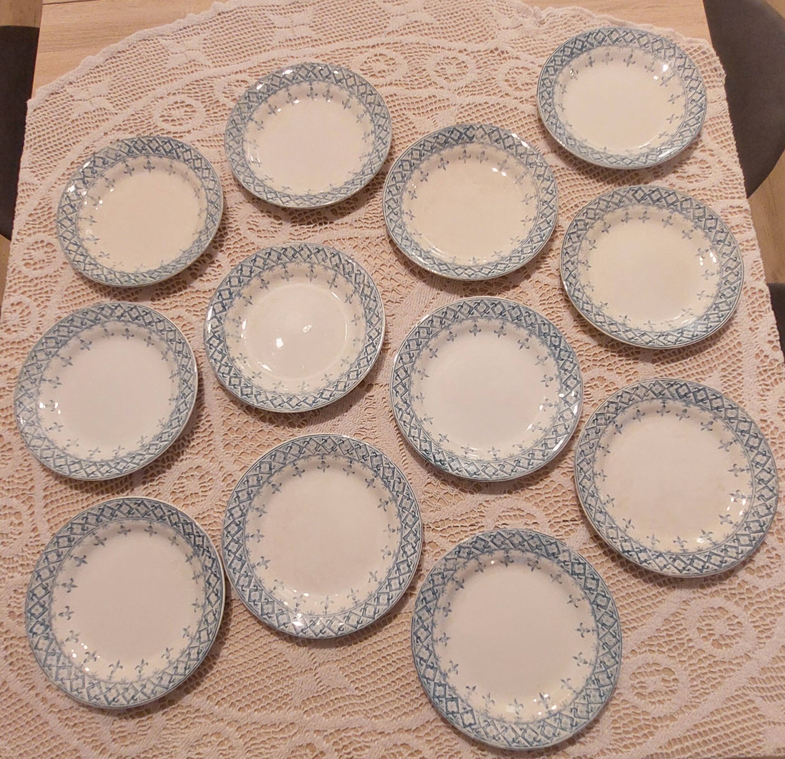 Set of 12 ironstone plates model "Andrée", Creil and Montereau, 23cm