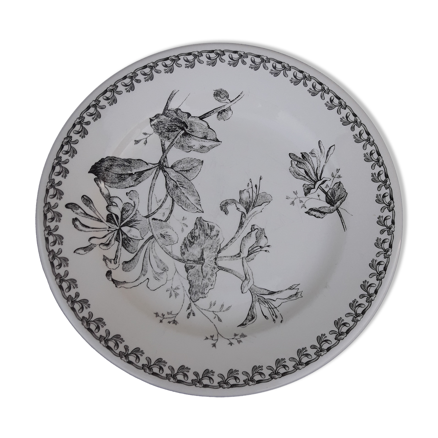 Earthenware plate of Gien model black flower diam 22 cm