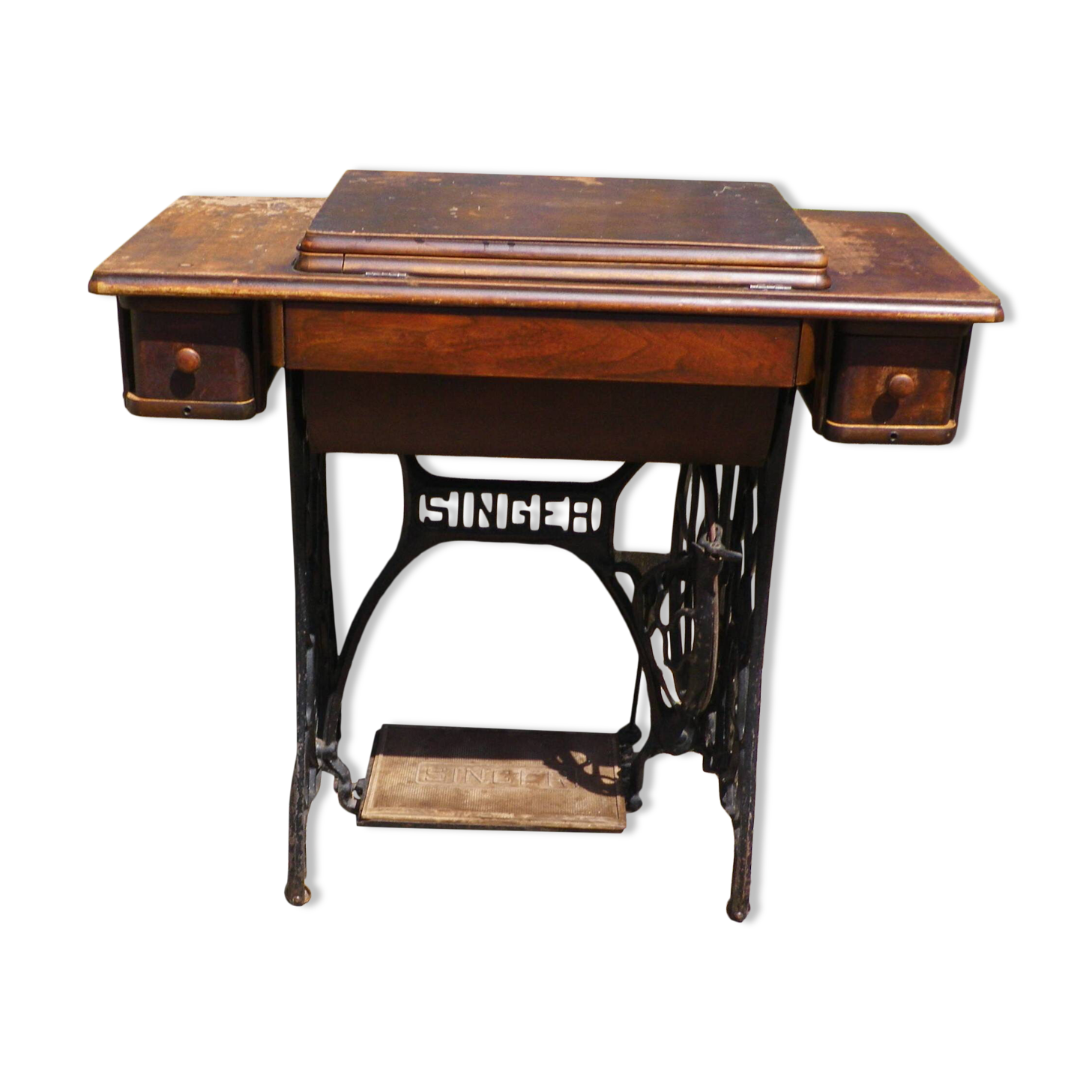 Singer sewing machine, 1928