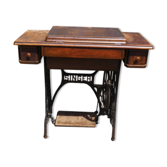 Singer sewing machine, 1928