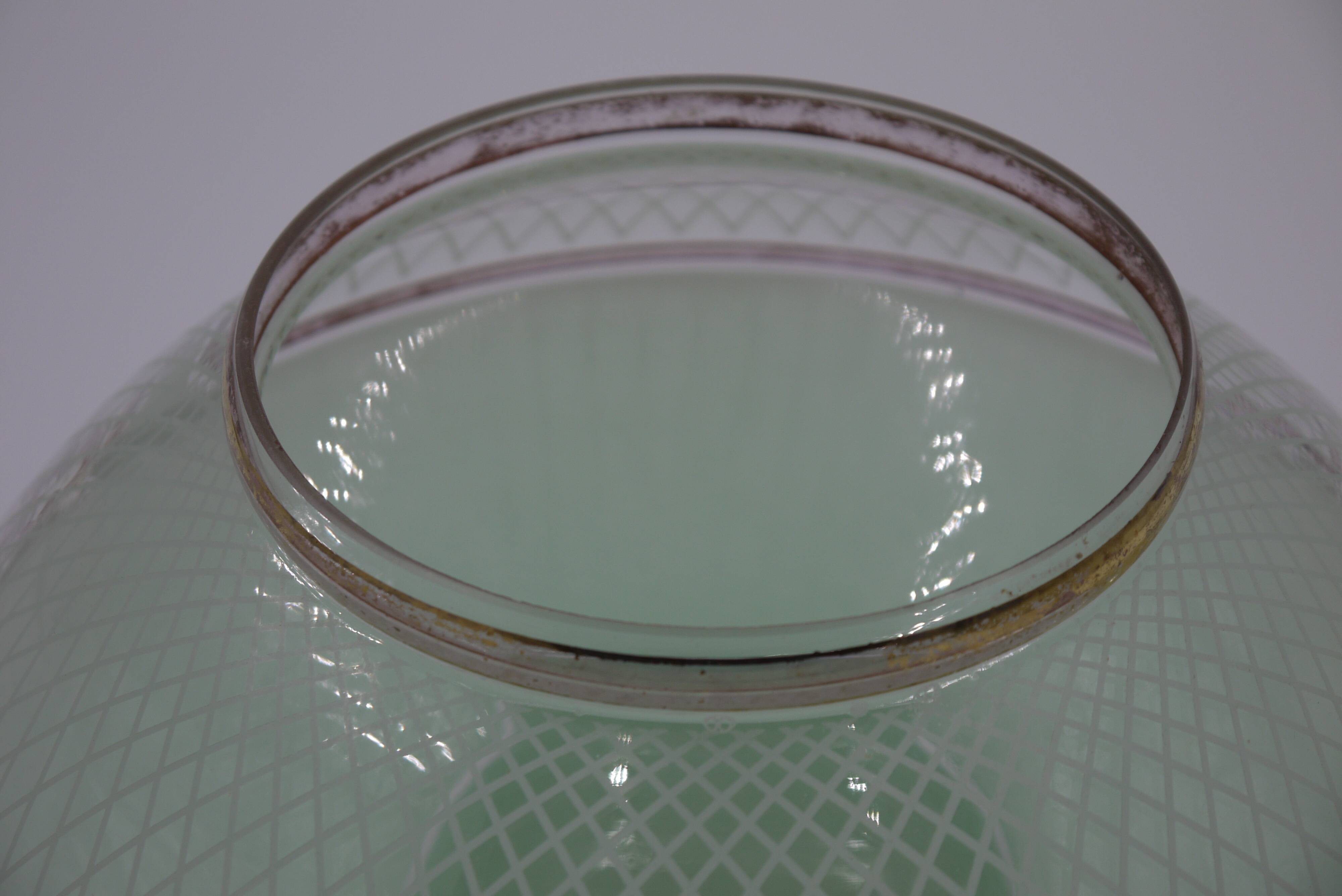 Green saucer suspension