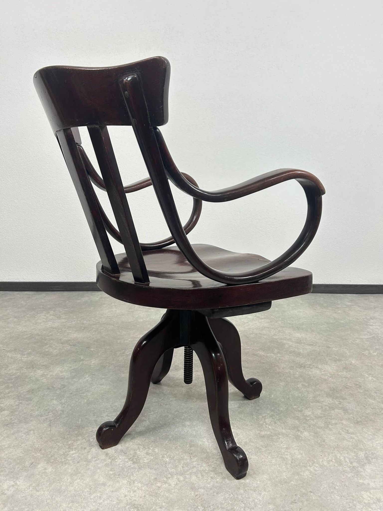 Thonet swivel armchair no. 5541