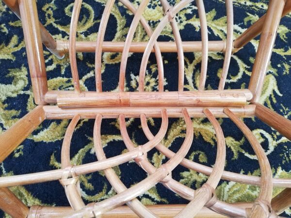 Porte revue vintage en rotin, tchèque