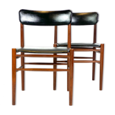 Deux chaises de salle à manger en teck et rembourrées de cuir noir de design danois, années 1960
