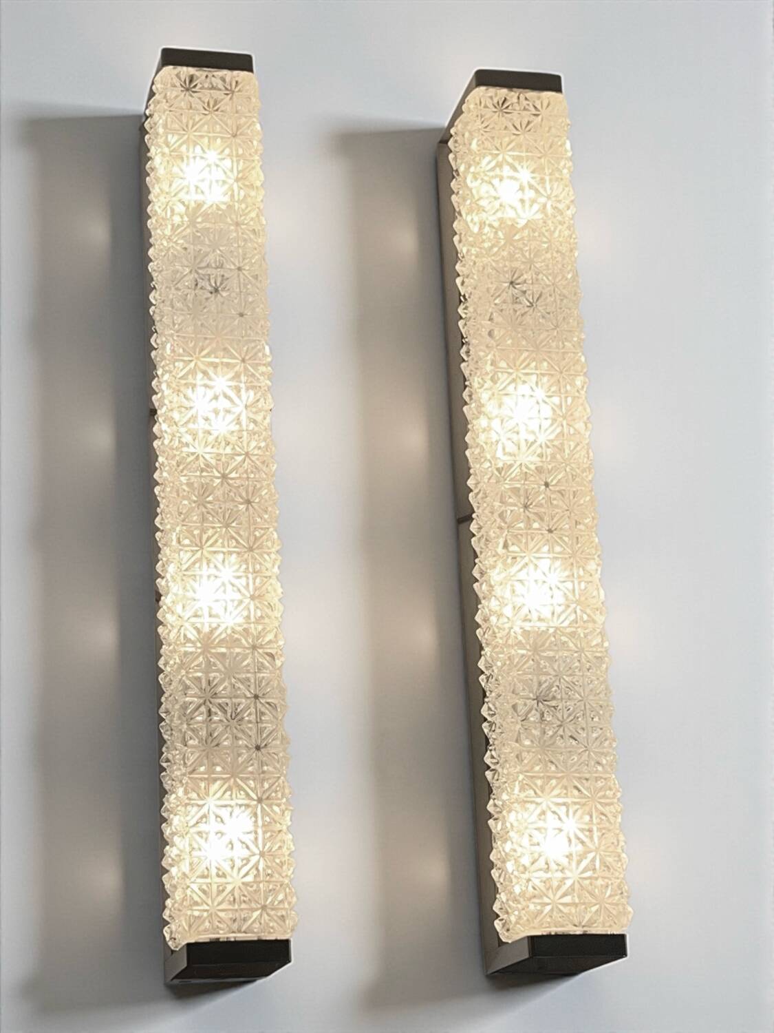 Pair of vintage XXL Bakelite diamond glass wall lights with 4 bulbs.