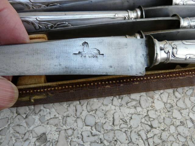 Box of 12 silver-plated art nouveau knives with steel blades