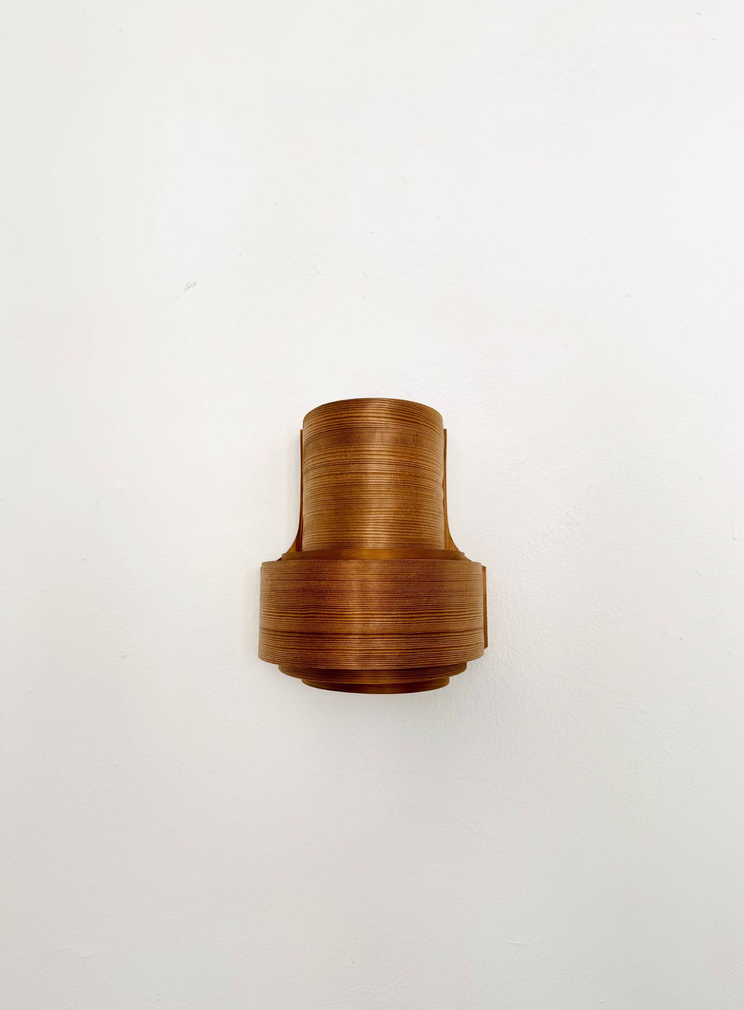 Ensemble de 2 lampes murales en bois par Hans Agne Jakobsson