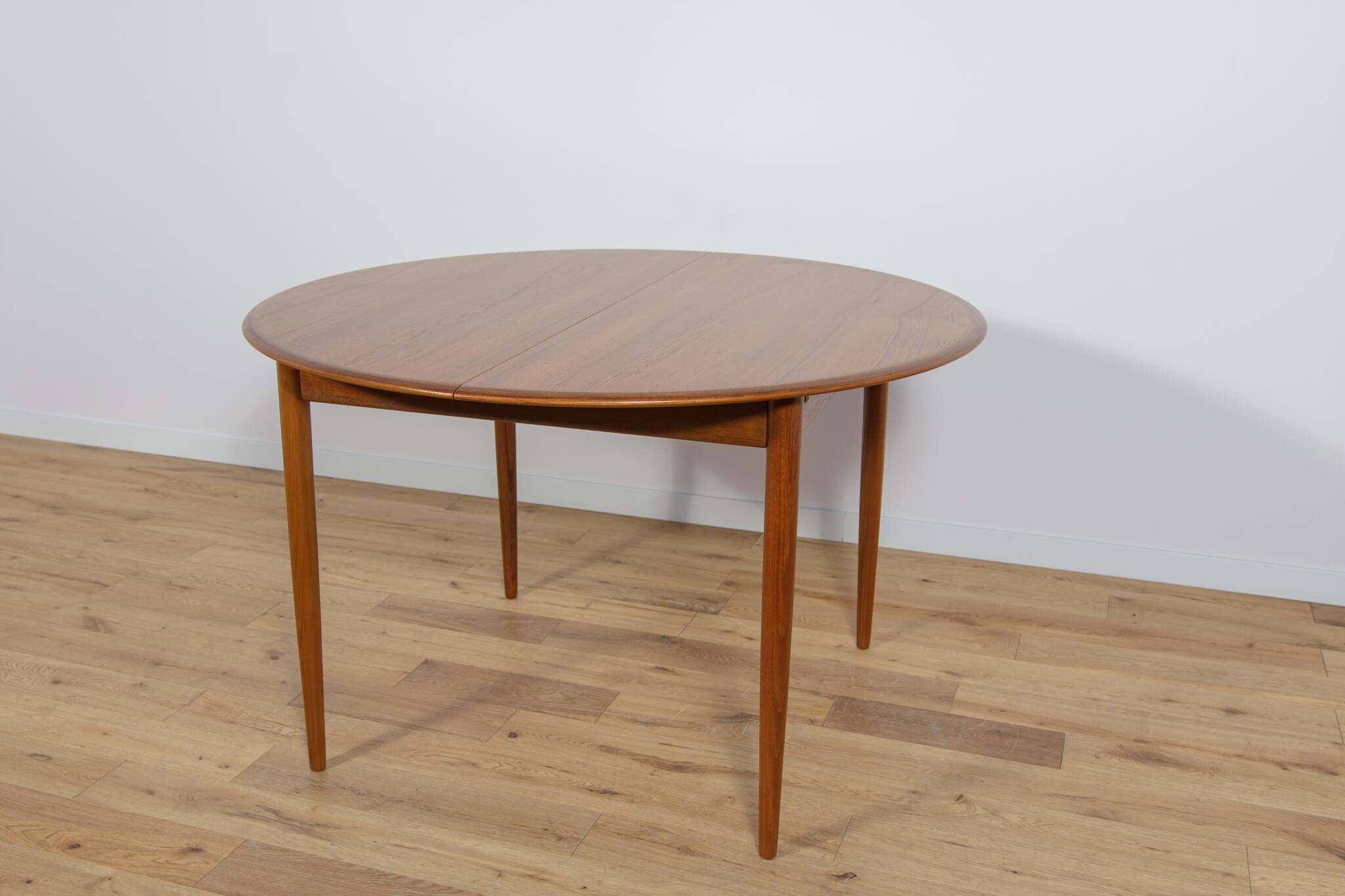 Table à manger ronde danoise vintage en teck, 1970s