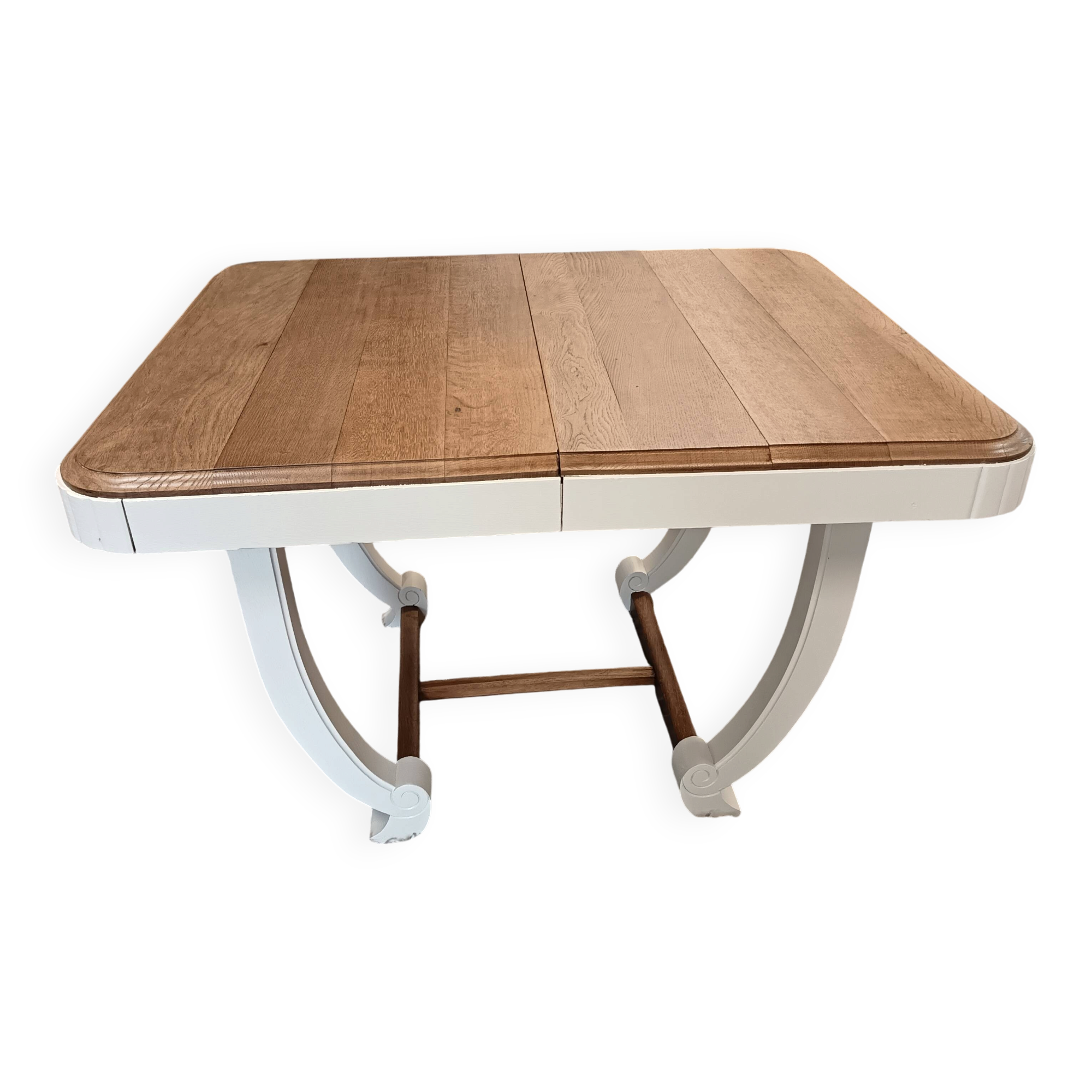 Restored oak table in natural wood and linen.