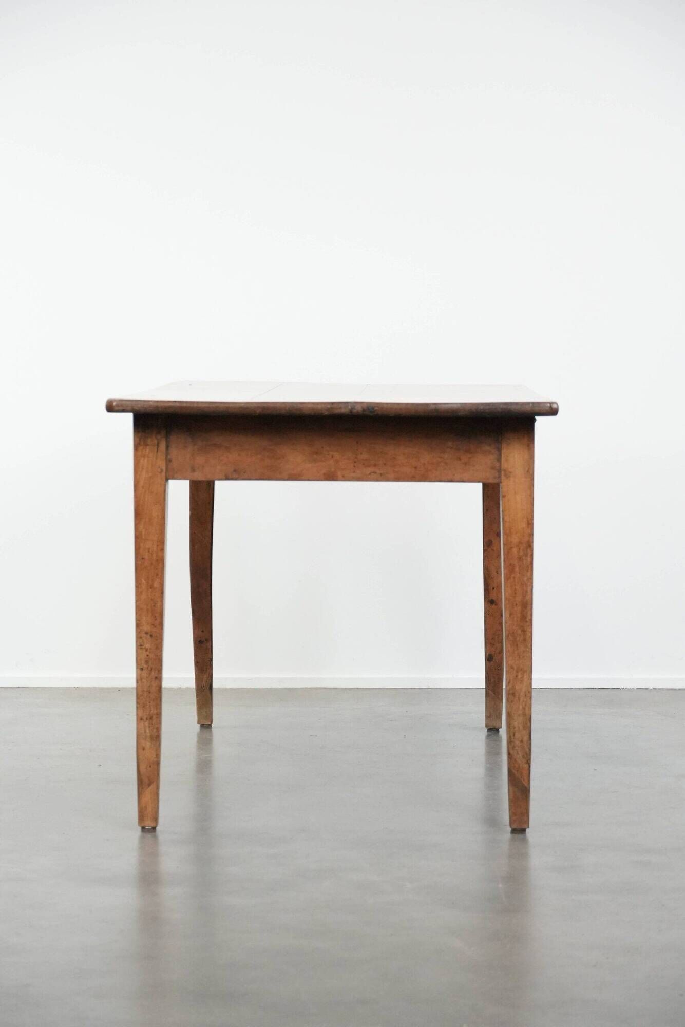 French dining table made of fruitwood from the early 19th century