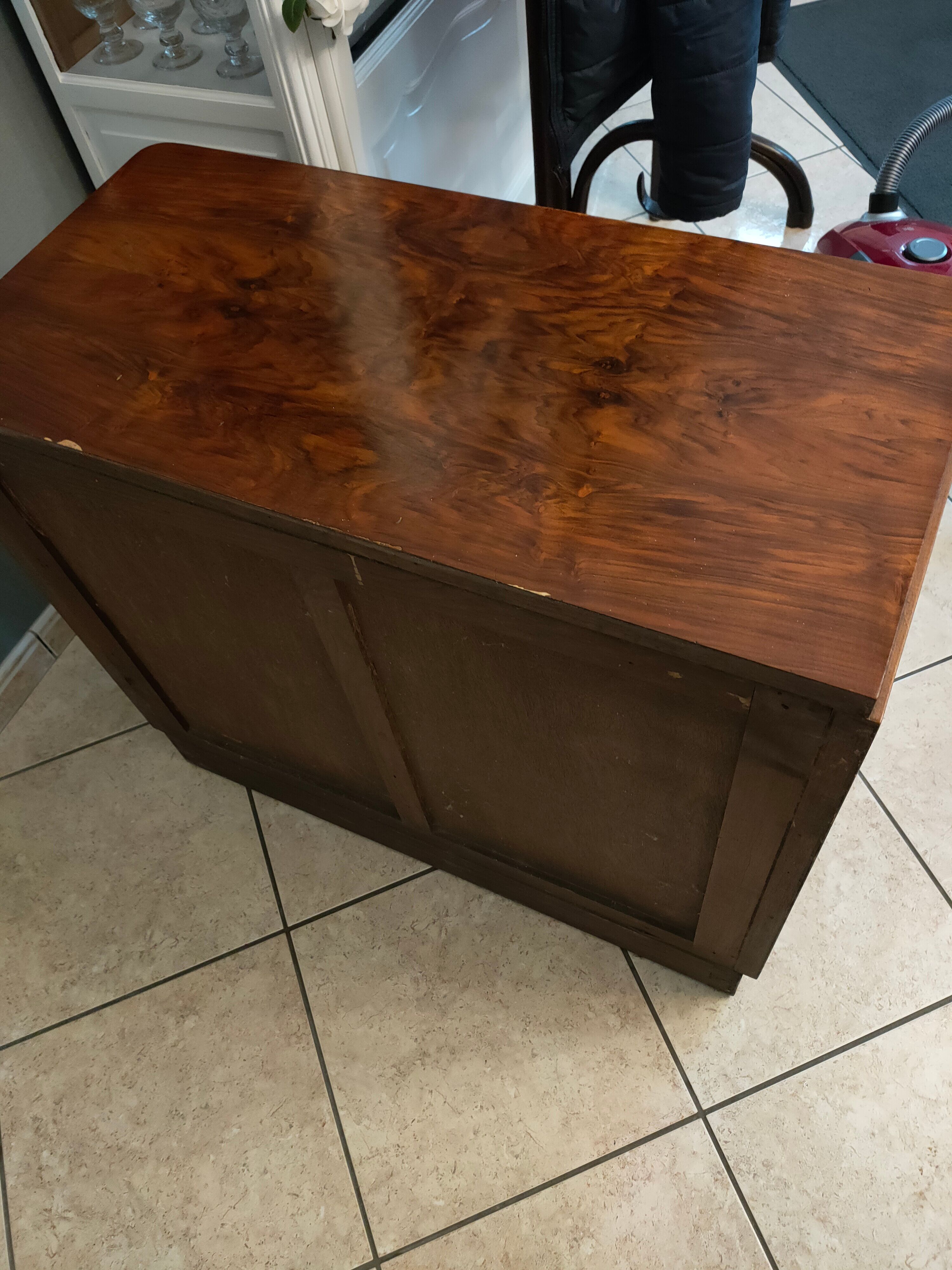 Commode art deco en noyer et ronce de noyer
