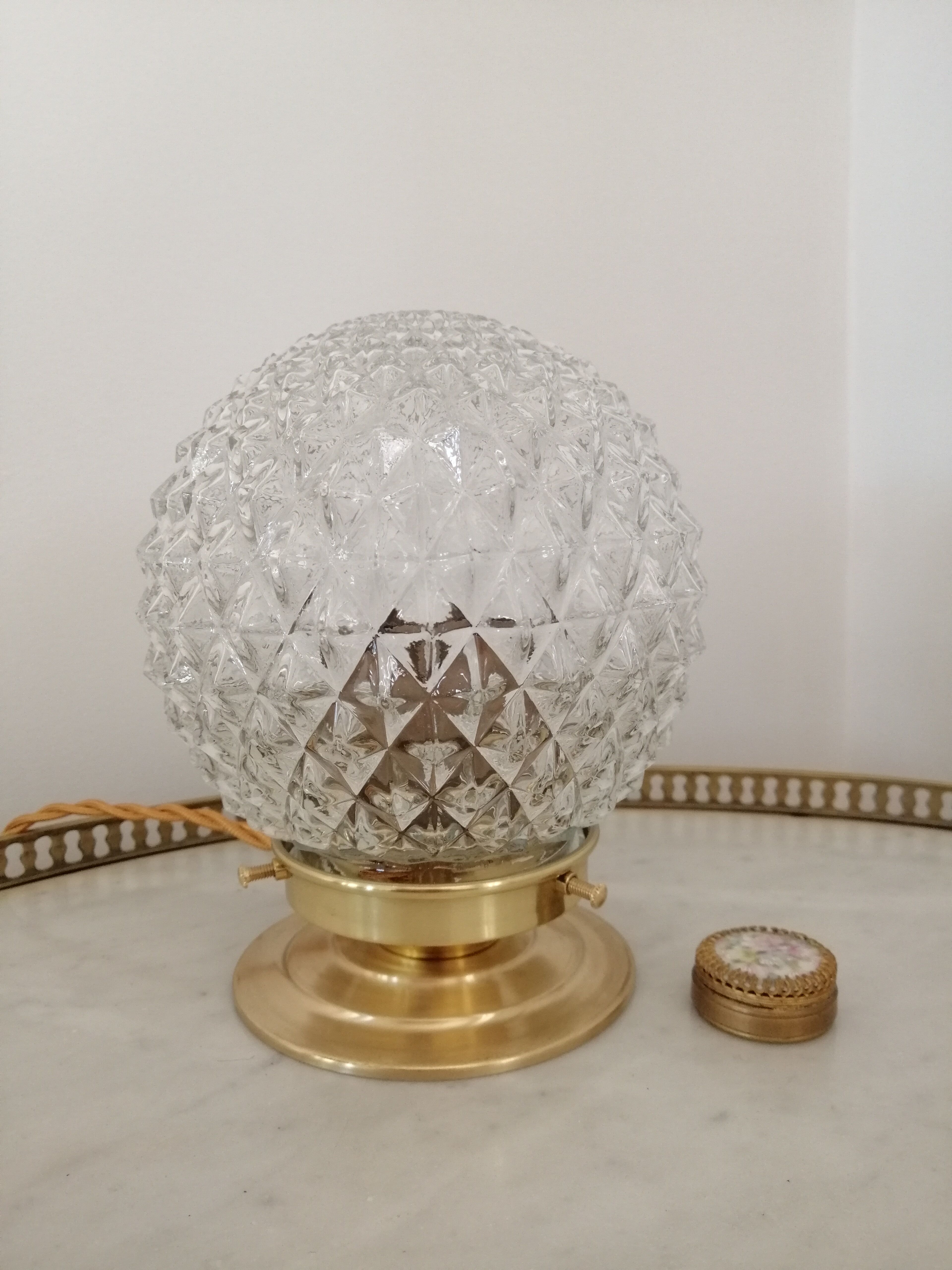 Vintage lamp to lay