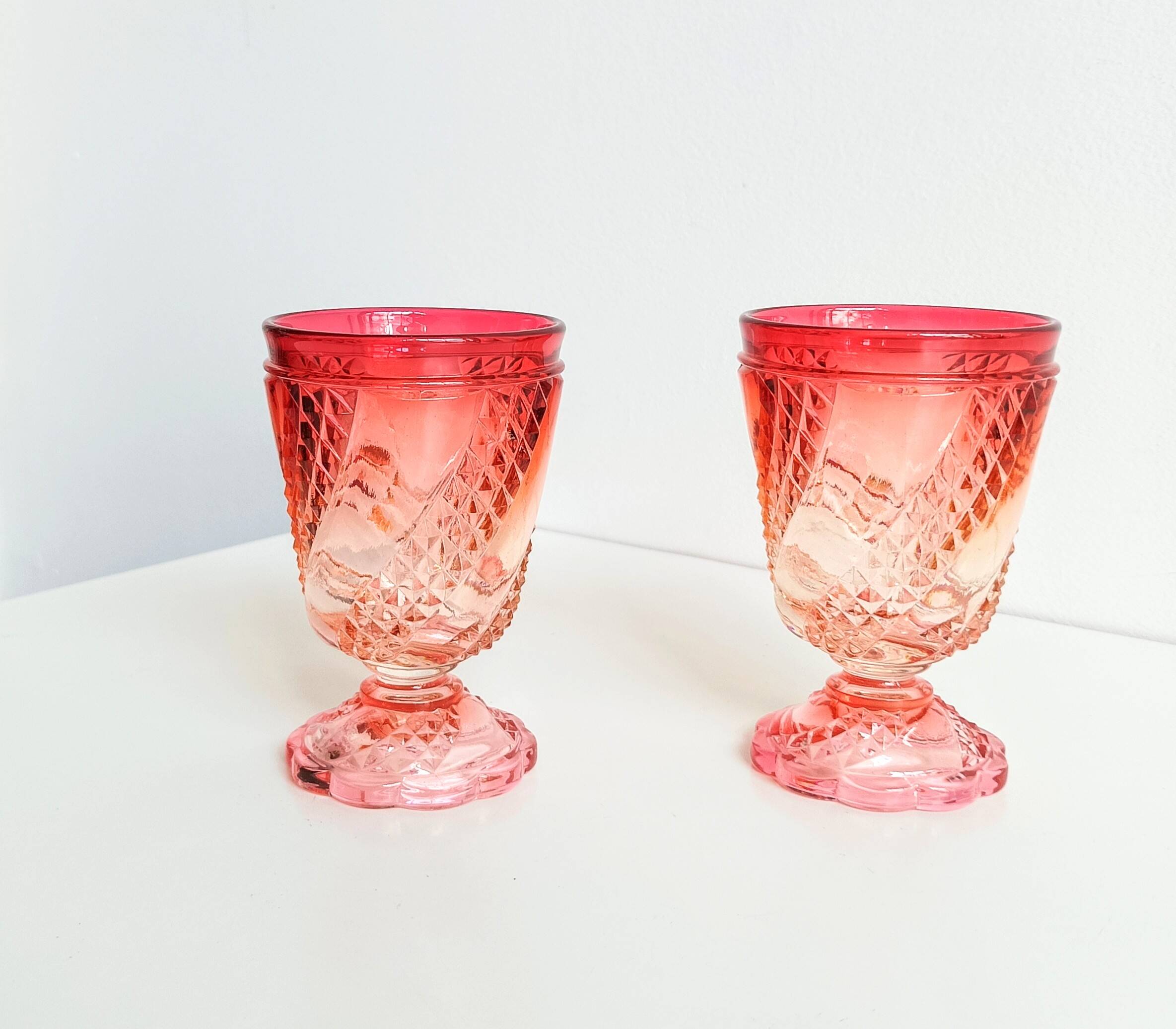 Paire de verres Baccarat anciens rouge rose dégradé