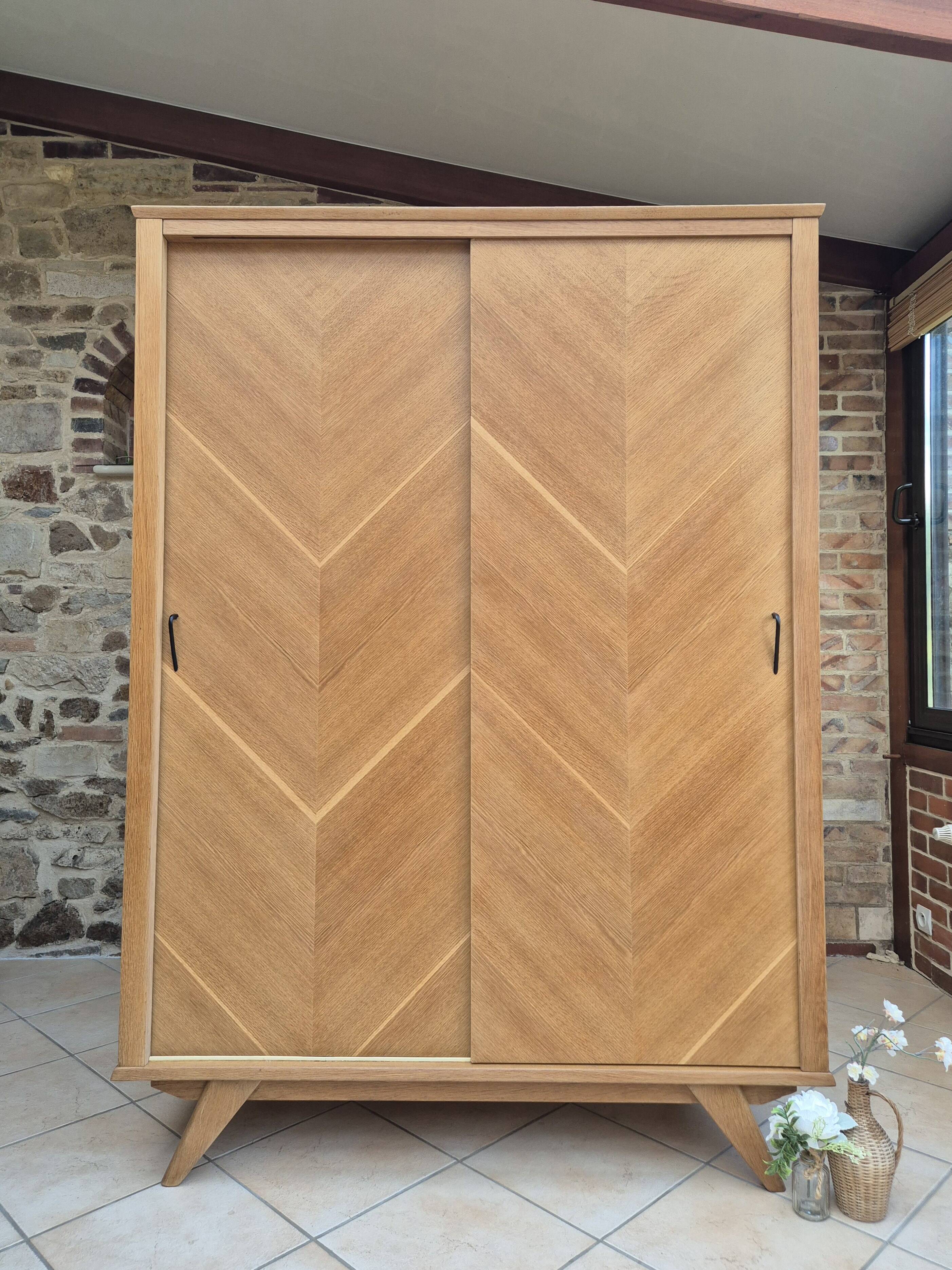 Armoire vintage
